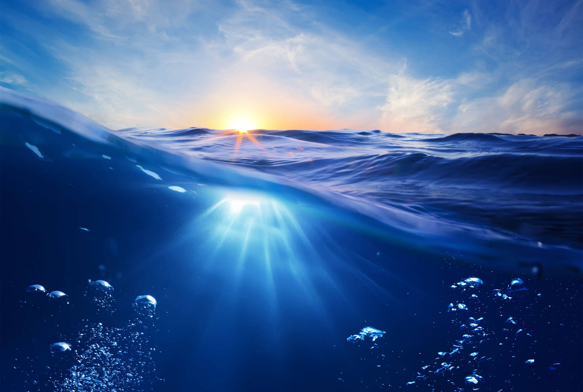 Océano azul claro con burbujas, fondo de pantalla 4K. — 4K Fondos de pantalla