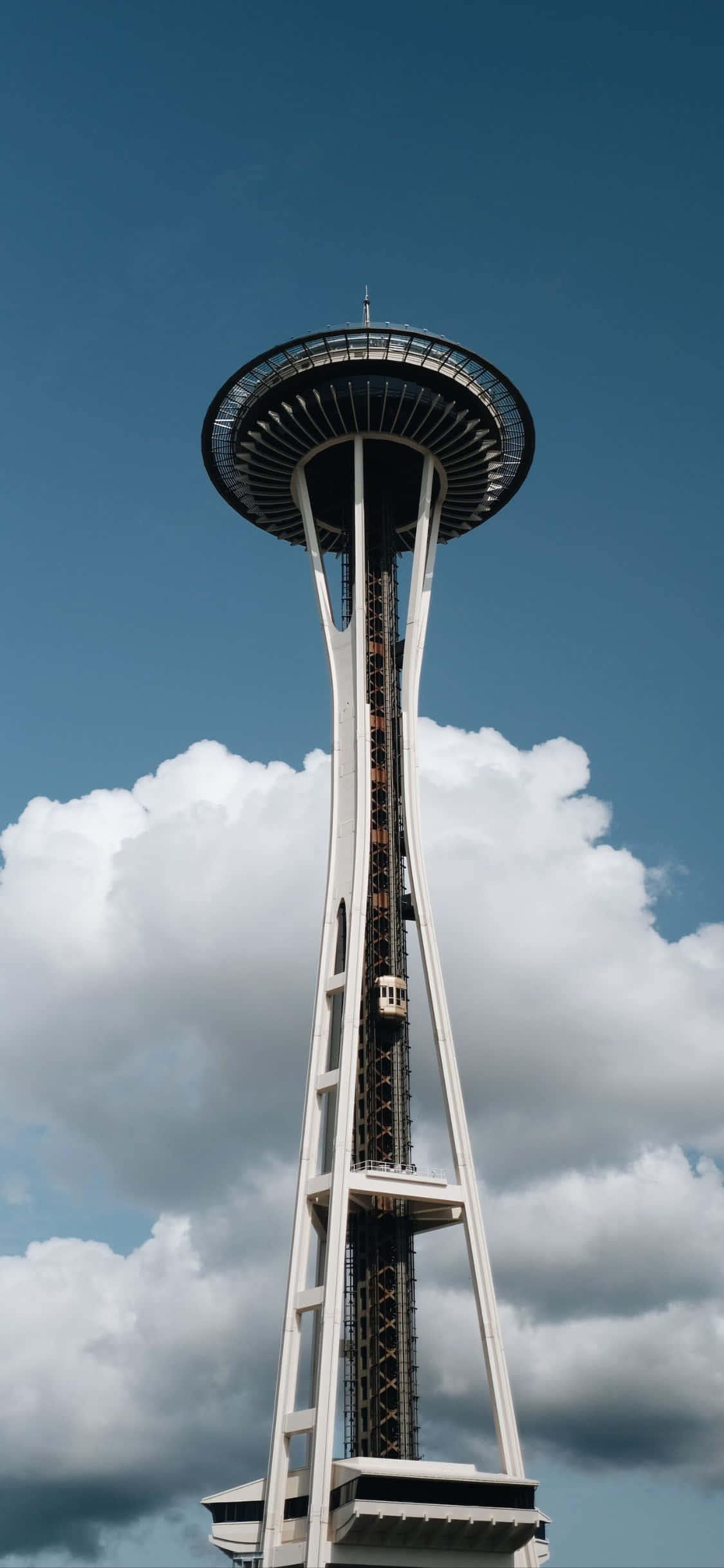 Disfrutando la vista de Seattle desde un iPhone X Fondos de pantalla