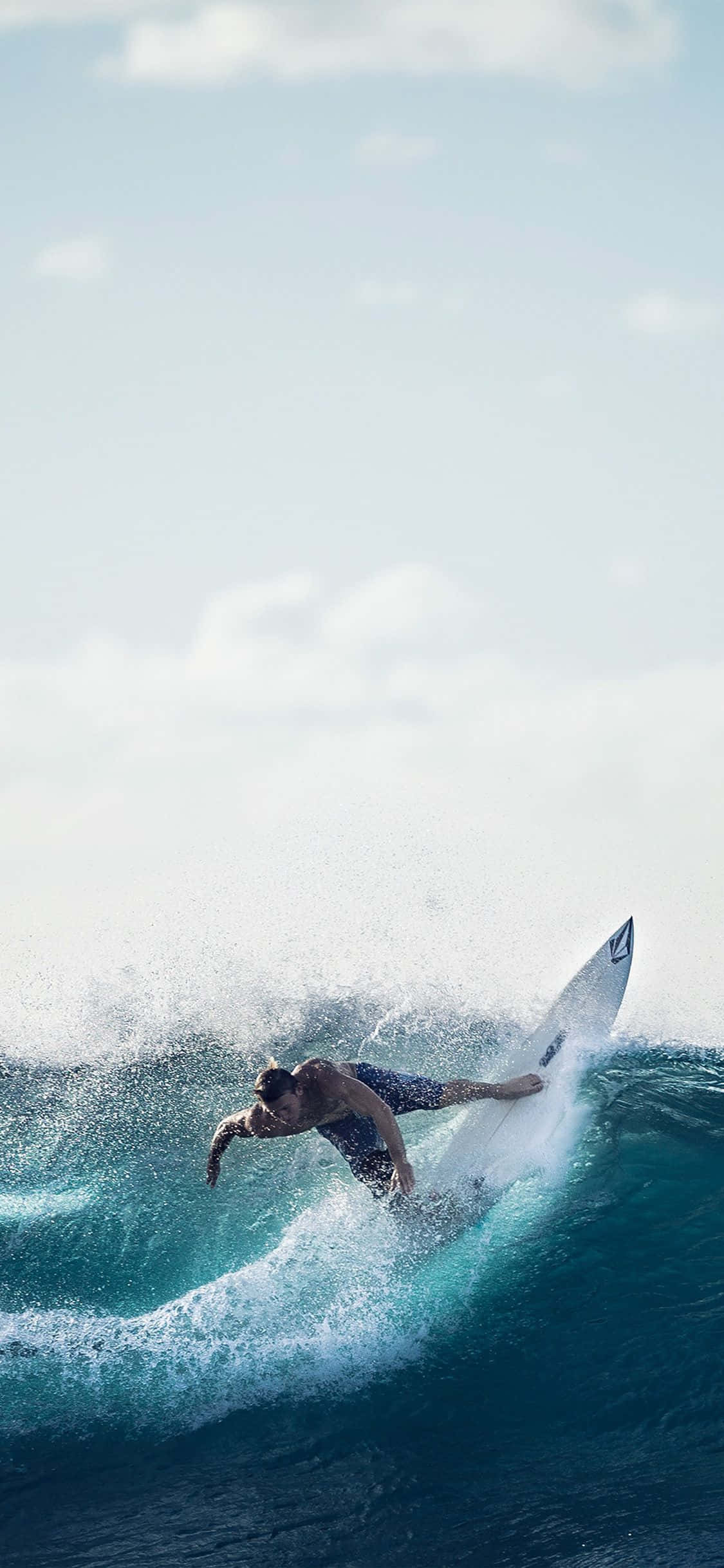 Disfrutando las olas con un iPhone Fondos de pantalla