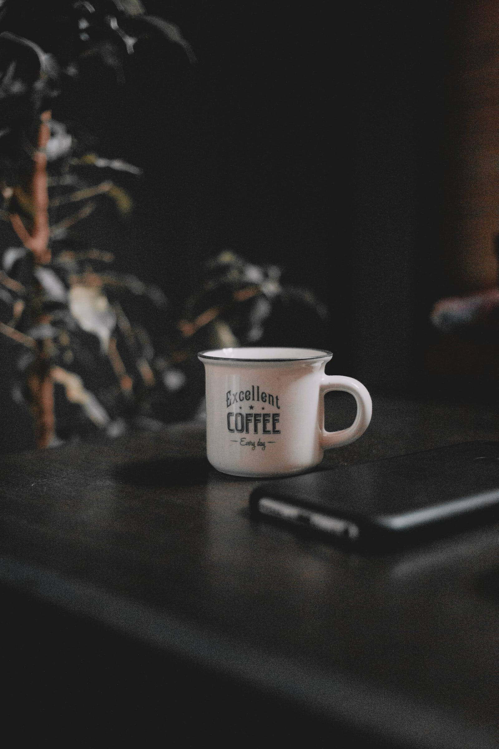 Dispositivo iPhone oscuro y café Fondos de pantalla