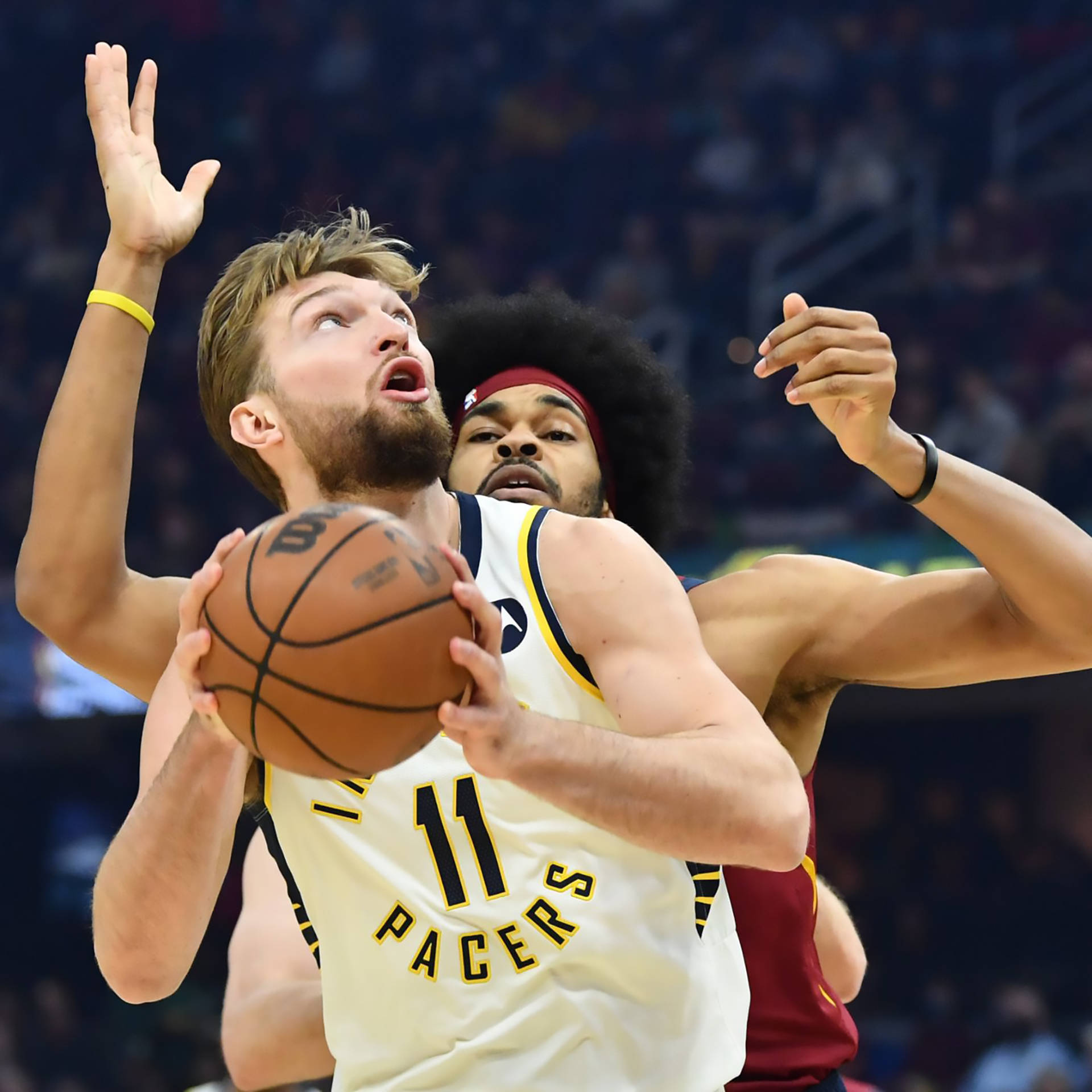 Domantas Sabonis Custodiado por Jarrett Allen Fondos de pantalla