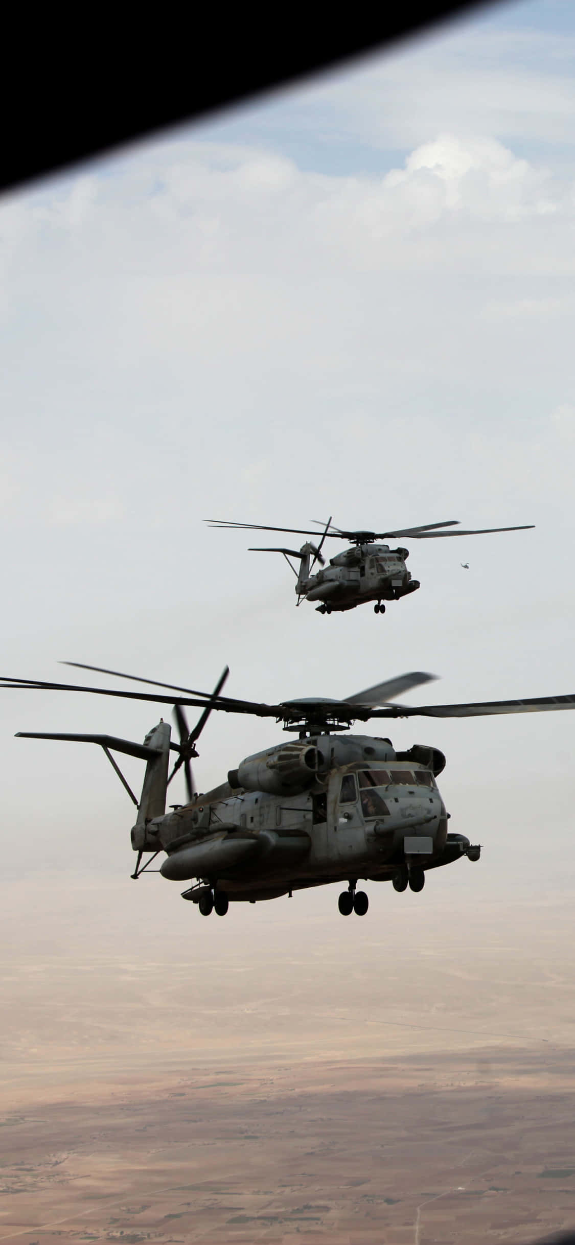 dos helicópteros volando en el cielo Fondos de pantalla