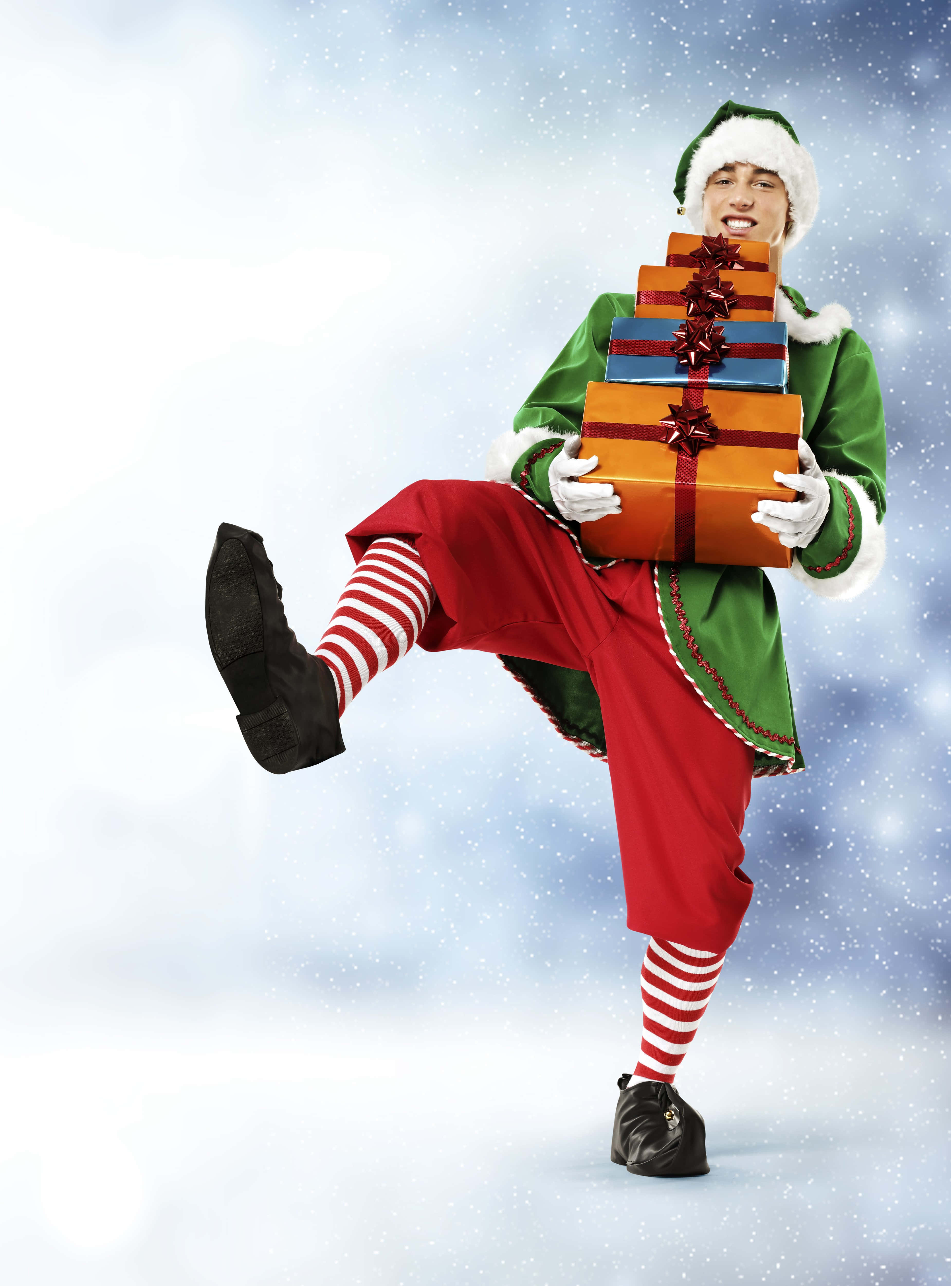 Duendes navideños alegres listos para esparcir la alegría de las fiestas Fondos de pantalla
