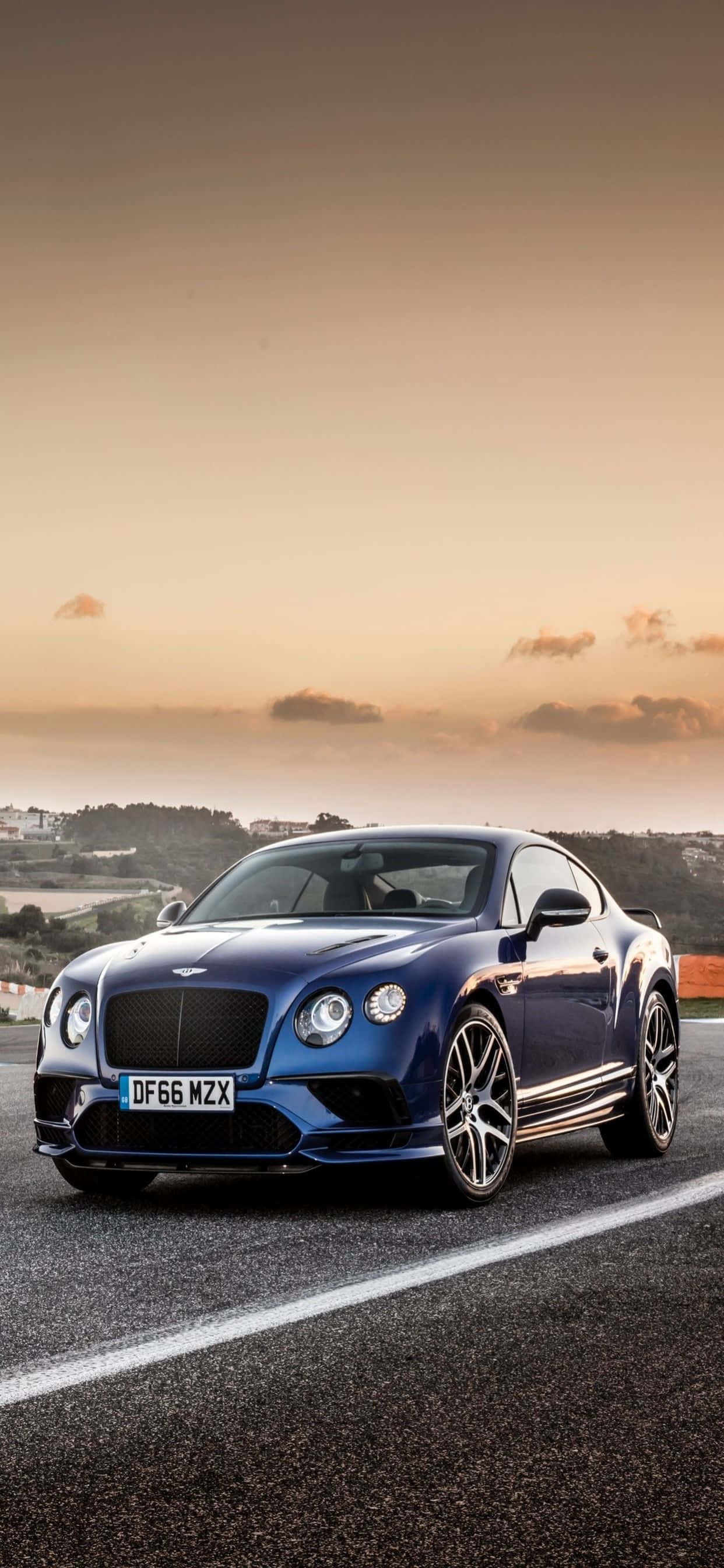 El epítome del lujo como fondo de pantalla: iPhone XS Max con un Bentley Fondos de pantalla