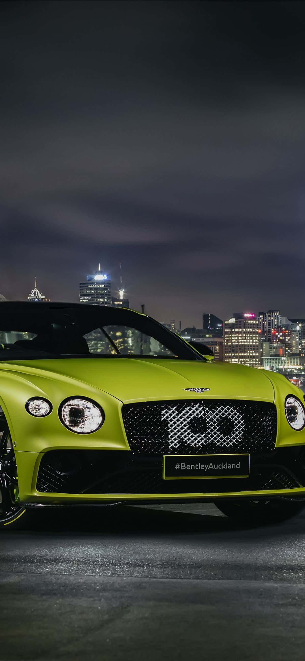 El estilo clásico de un Bentley se encuentra con la tecnología moderna del iPhone Xs Max Fondos de pantalla