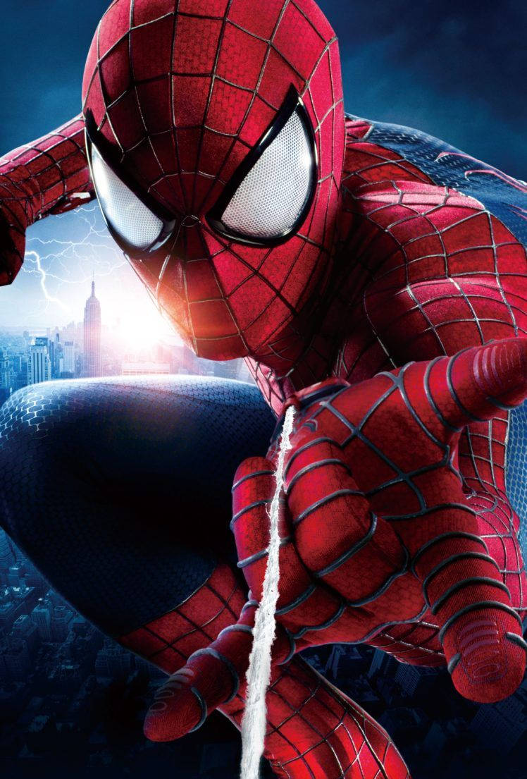 Spiderman, superhéroe de Marvel, en acción, usando su técnica de telaraña.