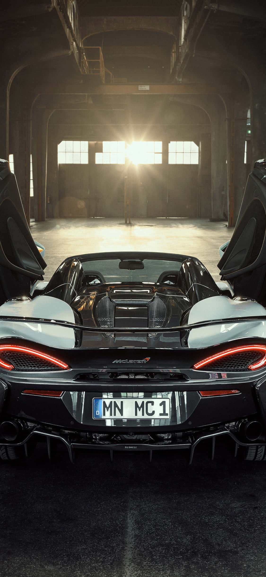El iPhone Xs se ve como en casa junto al McLaren 720s Fondos de pantalla