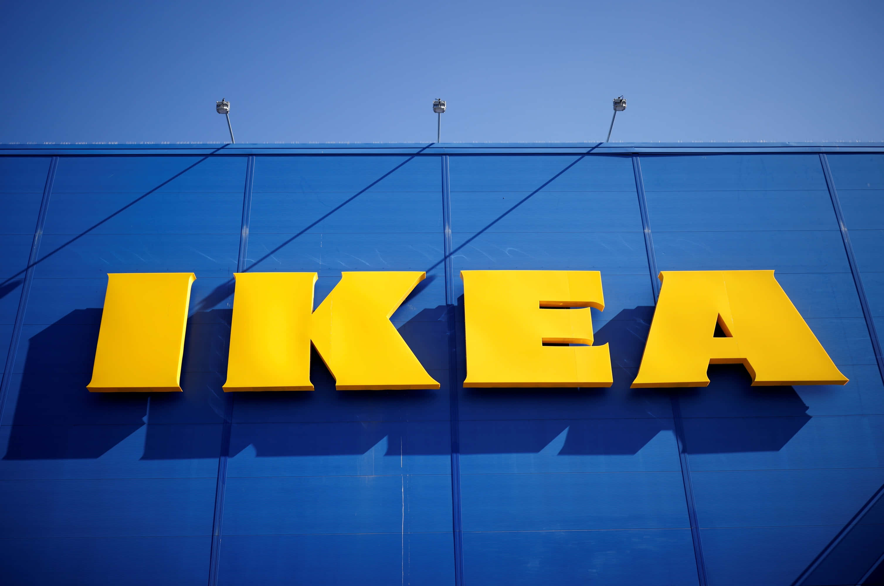 El nuevo logotipo de IKEA está en un edificio azul Fondos de pantalla
