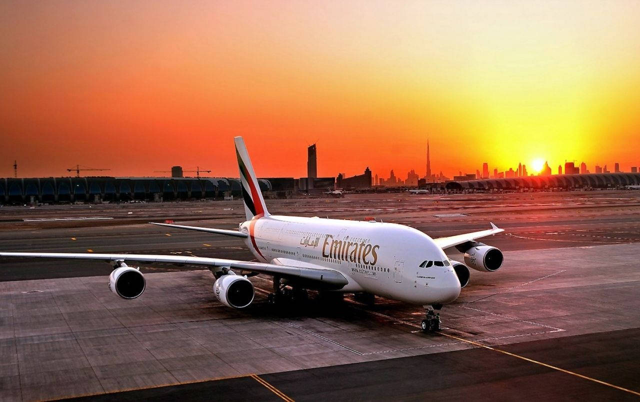 Emirates A380 y atardecer escénico Fondos de pantalla
