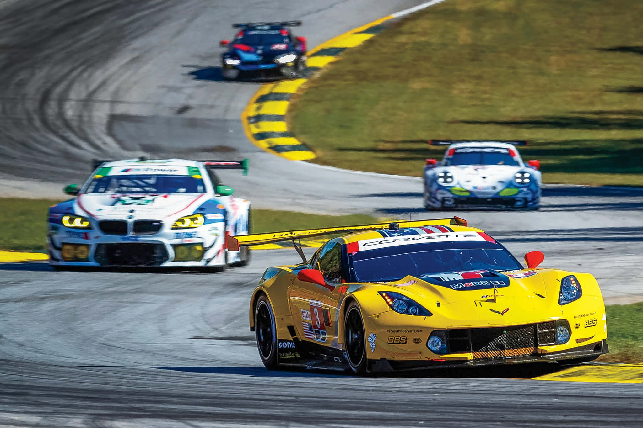 Emociones Cautivadoras de las Carreras de Autos Fondos de pantalla