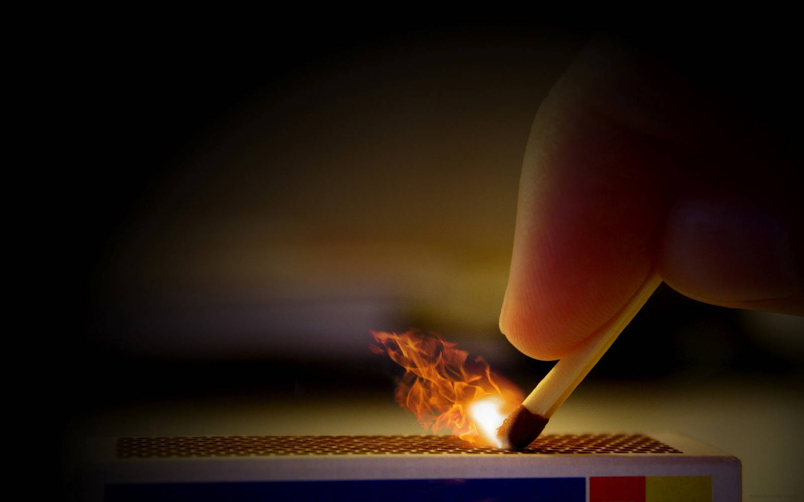 Encendiendo un cerillo Fondos de pantalla