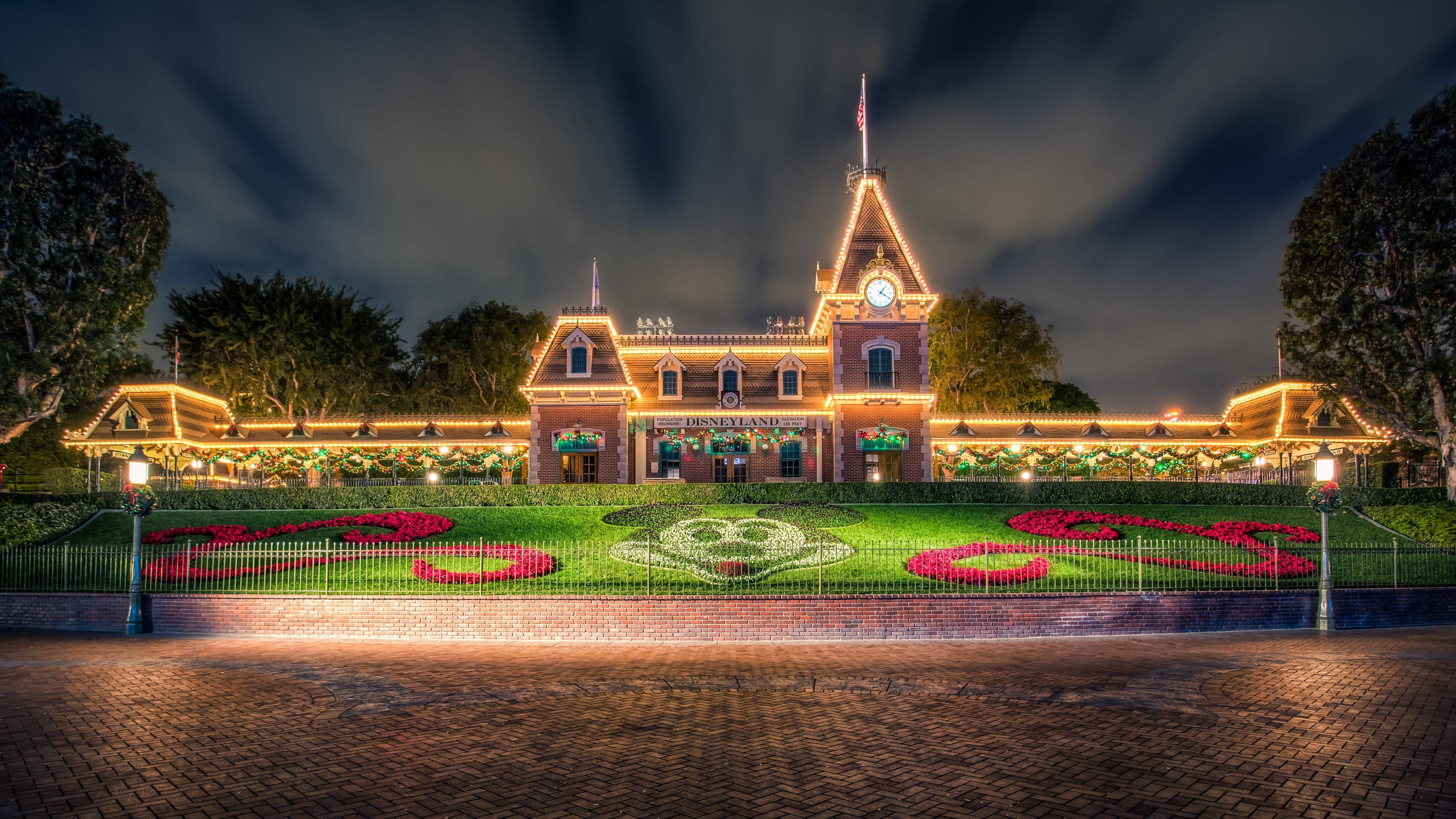 Entrada Nocturna de Disneyland Disney 4K Ultra Wide Fondos de pantalla