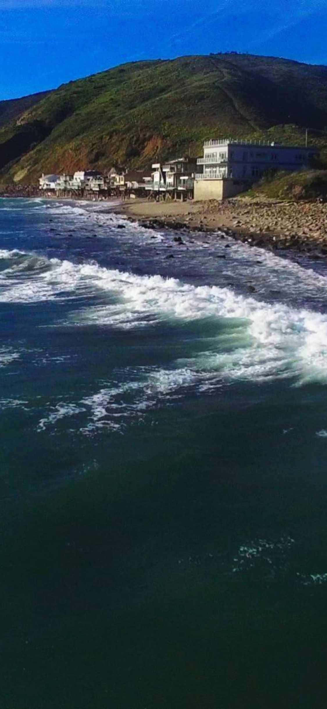 Escapada: Relájate con vistas de Malibú, California en tu iPhone Xs Fondos de pantalla