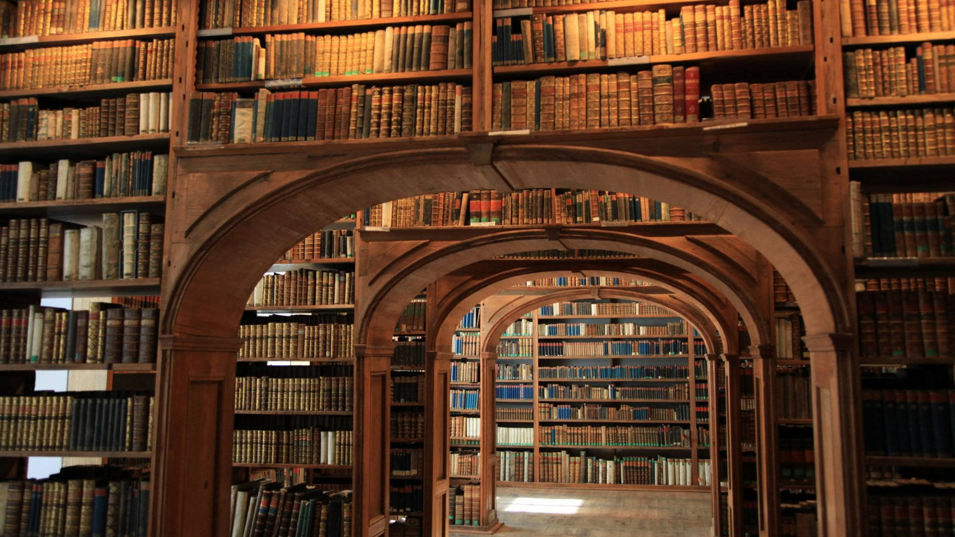 Escritorio de Biblioteca con Arcos de Academia Oscura — Academia oscura Fondos de pantalla