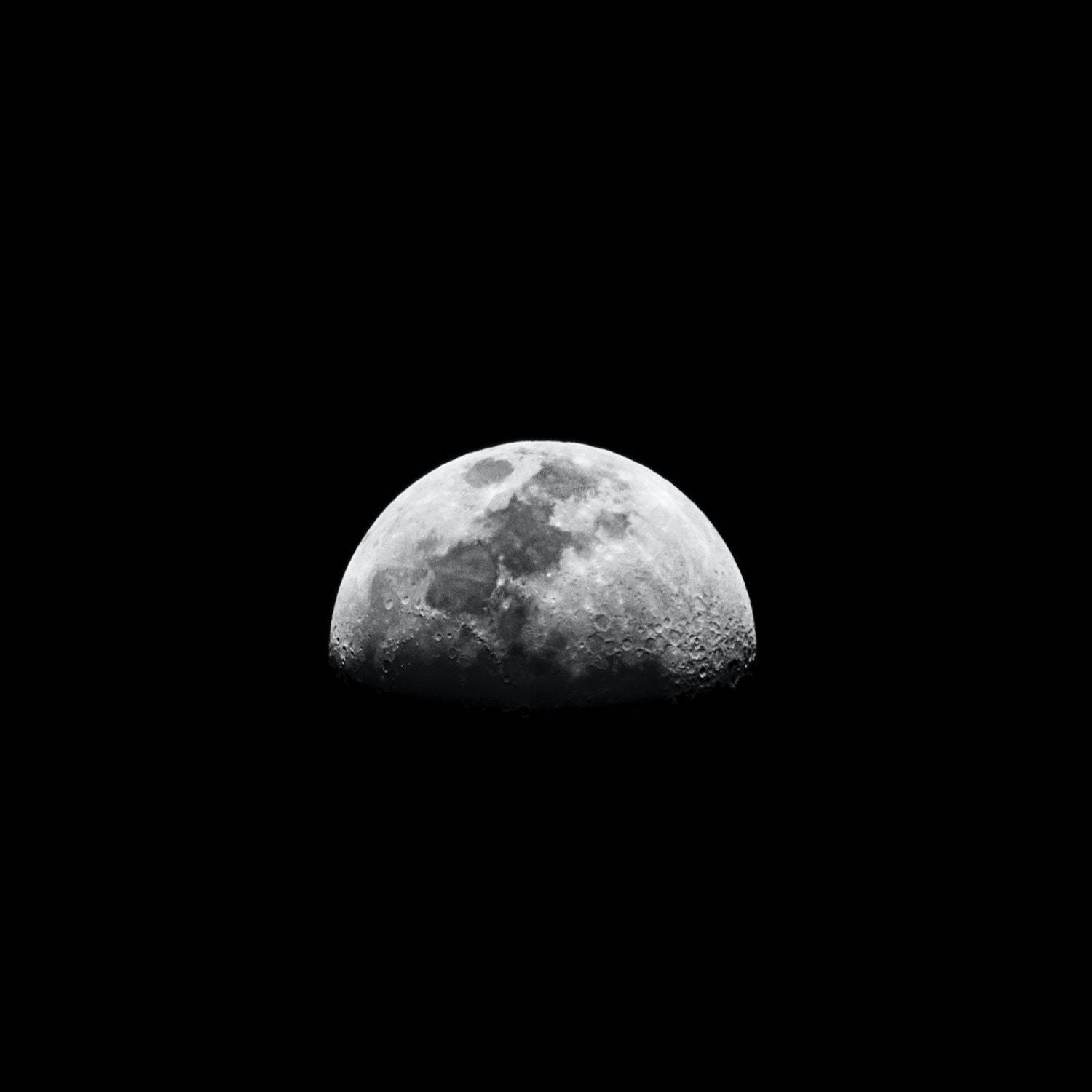 Espacio Negro y la Luna Creciente Fondos de pantalla