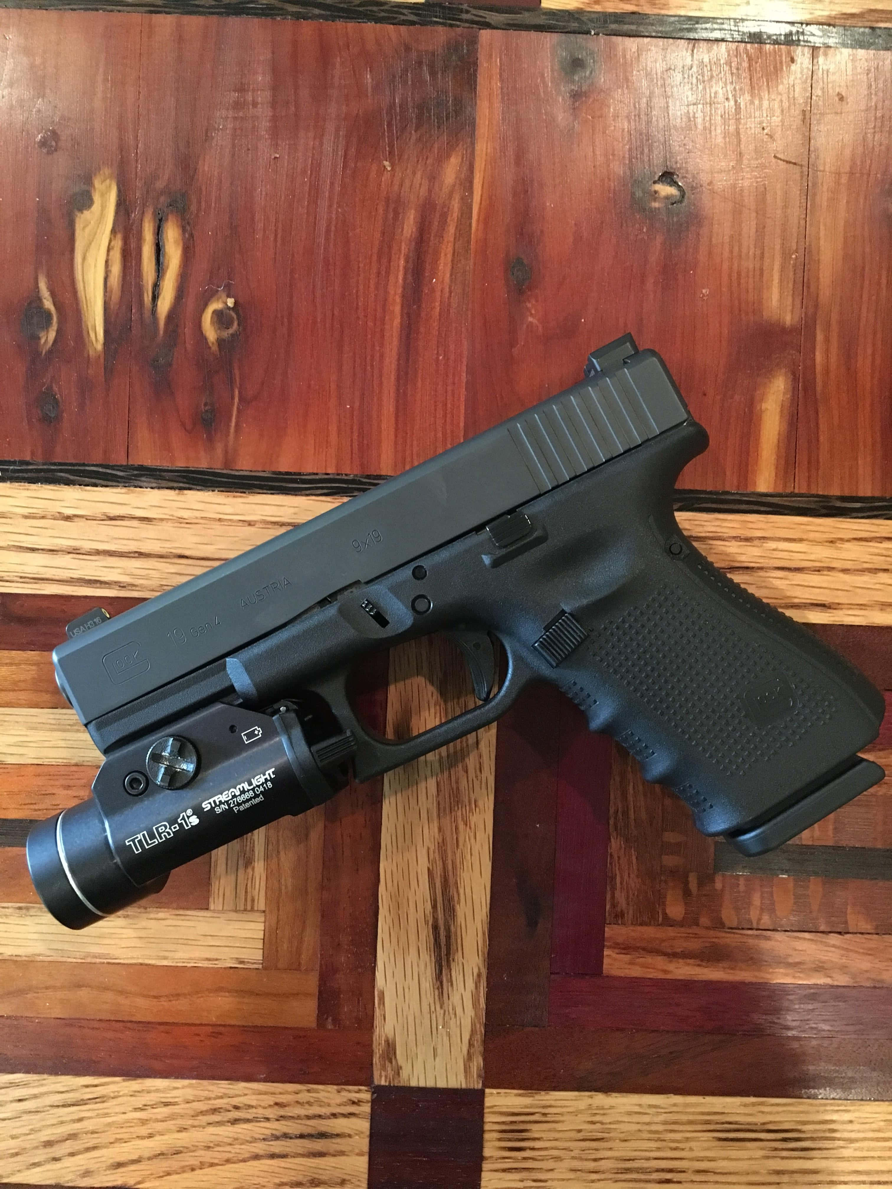 Esta Glock 19 está lista para usar. Fondos de pantalla