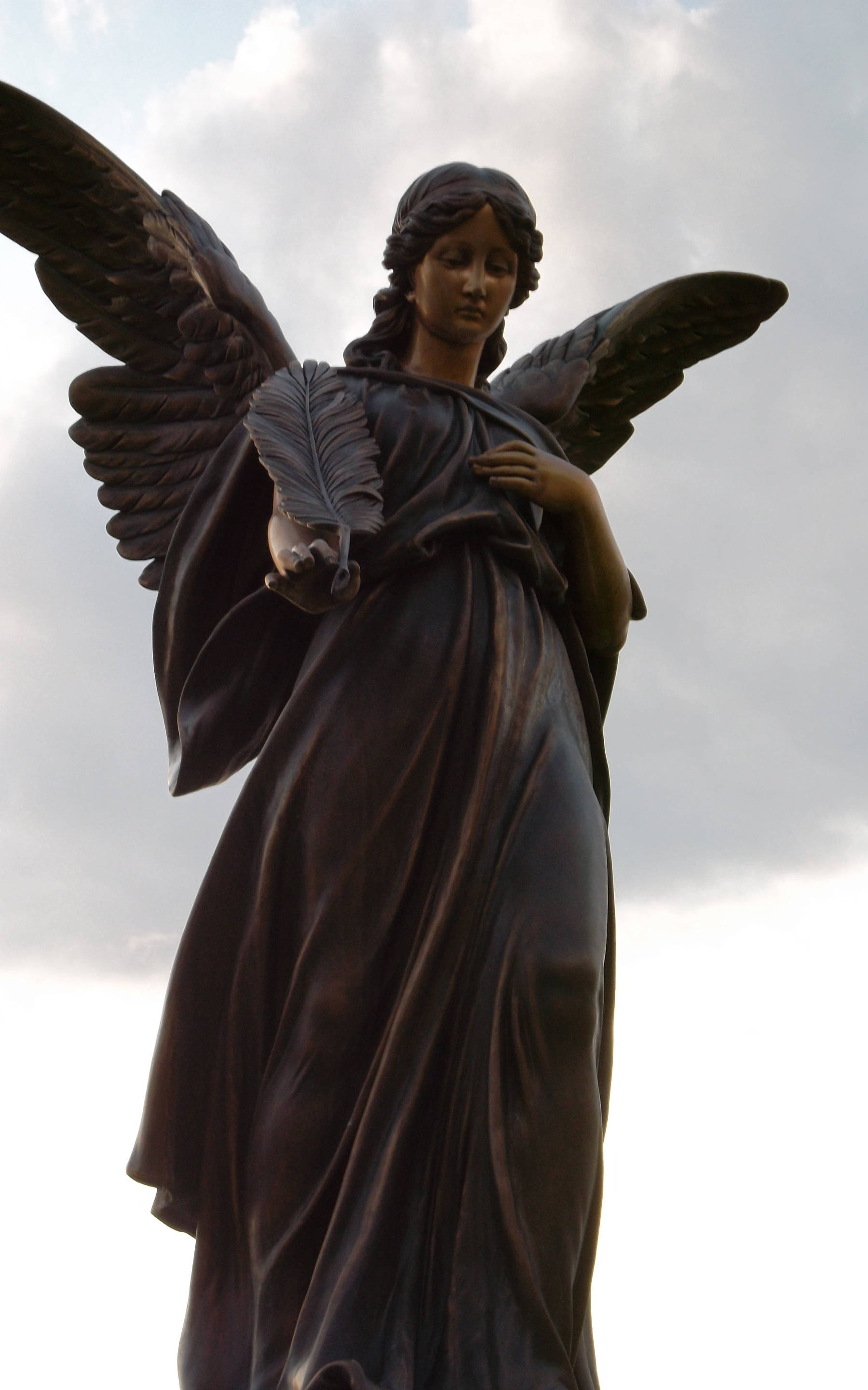Estatua de Ángel Encargada por la Iglesia Católica Fondos de pantalla