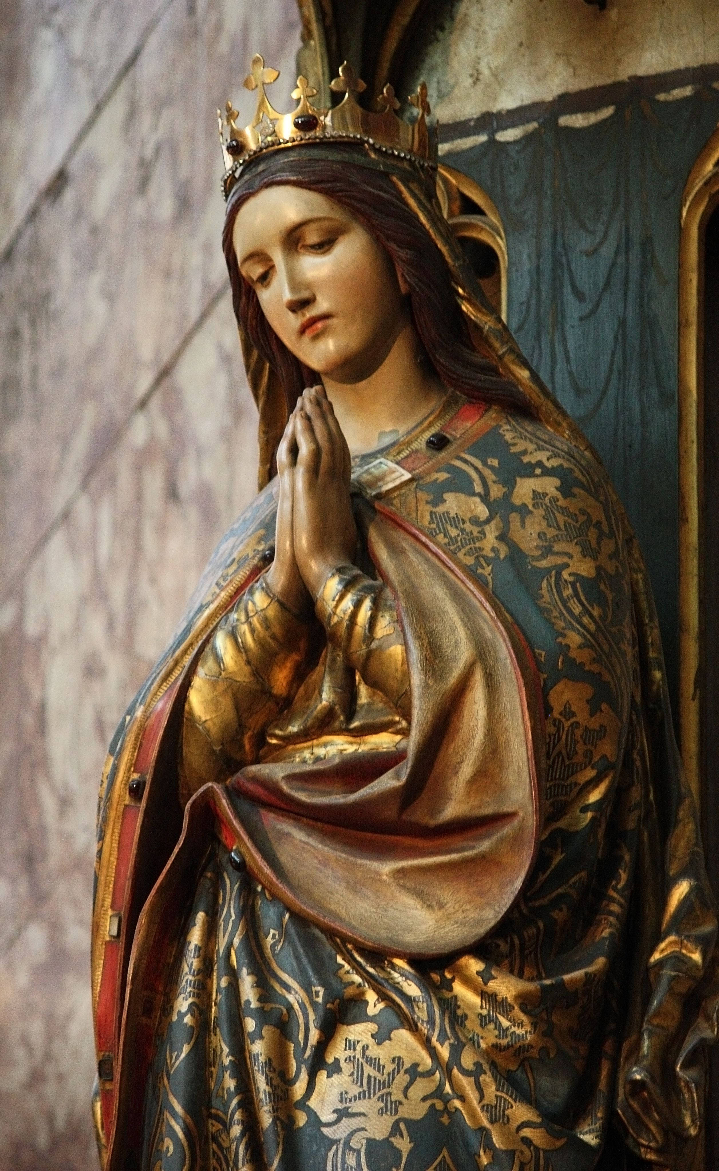 Estatua de bronce de la Virgen María Fondos de pantalla