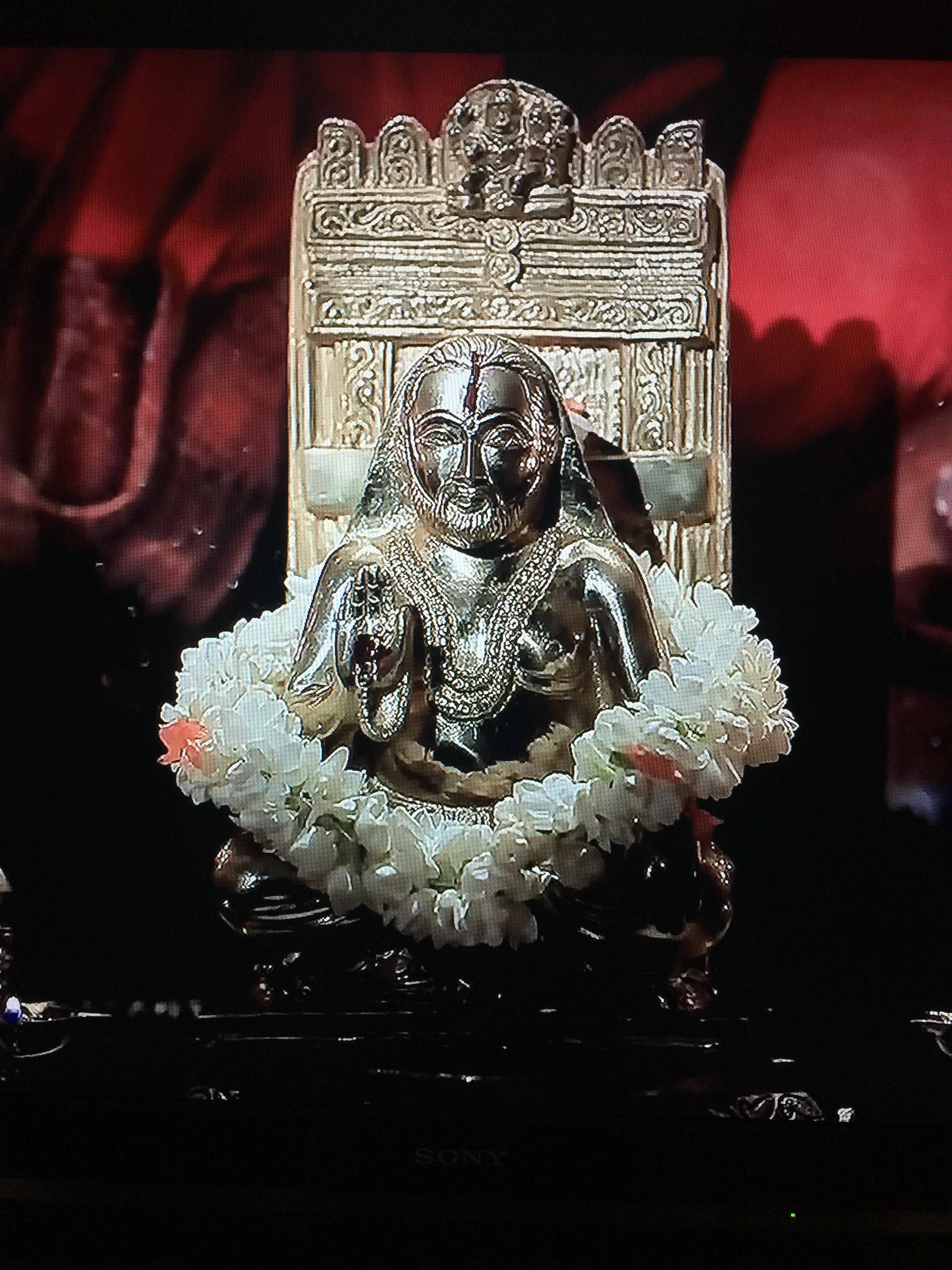 Estatua plateada estética de Raghavendra Fondos de pantalla