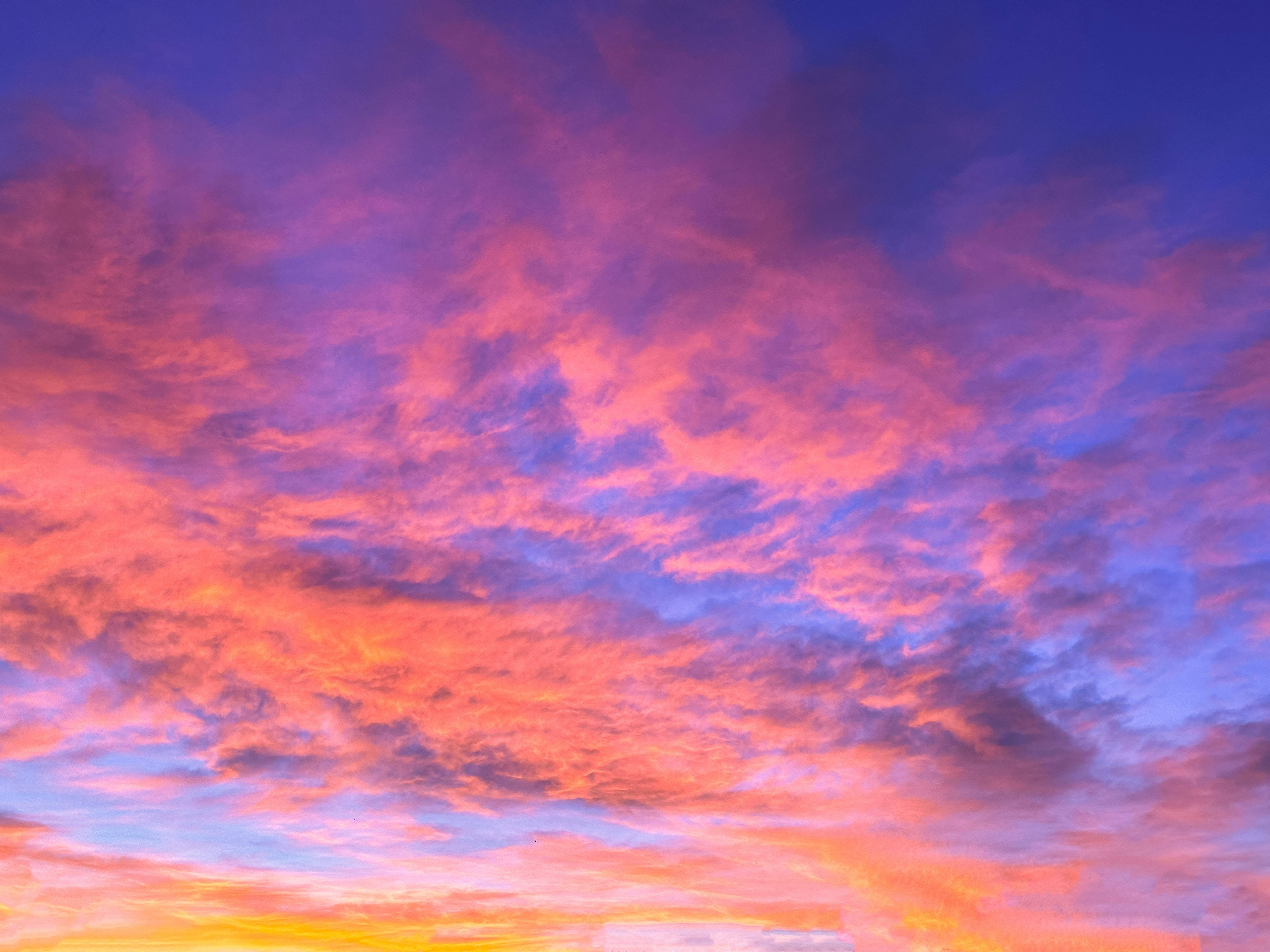 Estética de Nubes Rosadas Vibrantes Fondos de pantalla