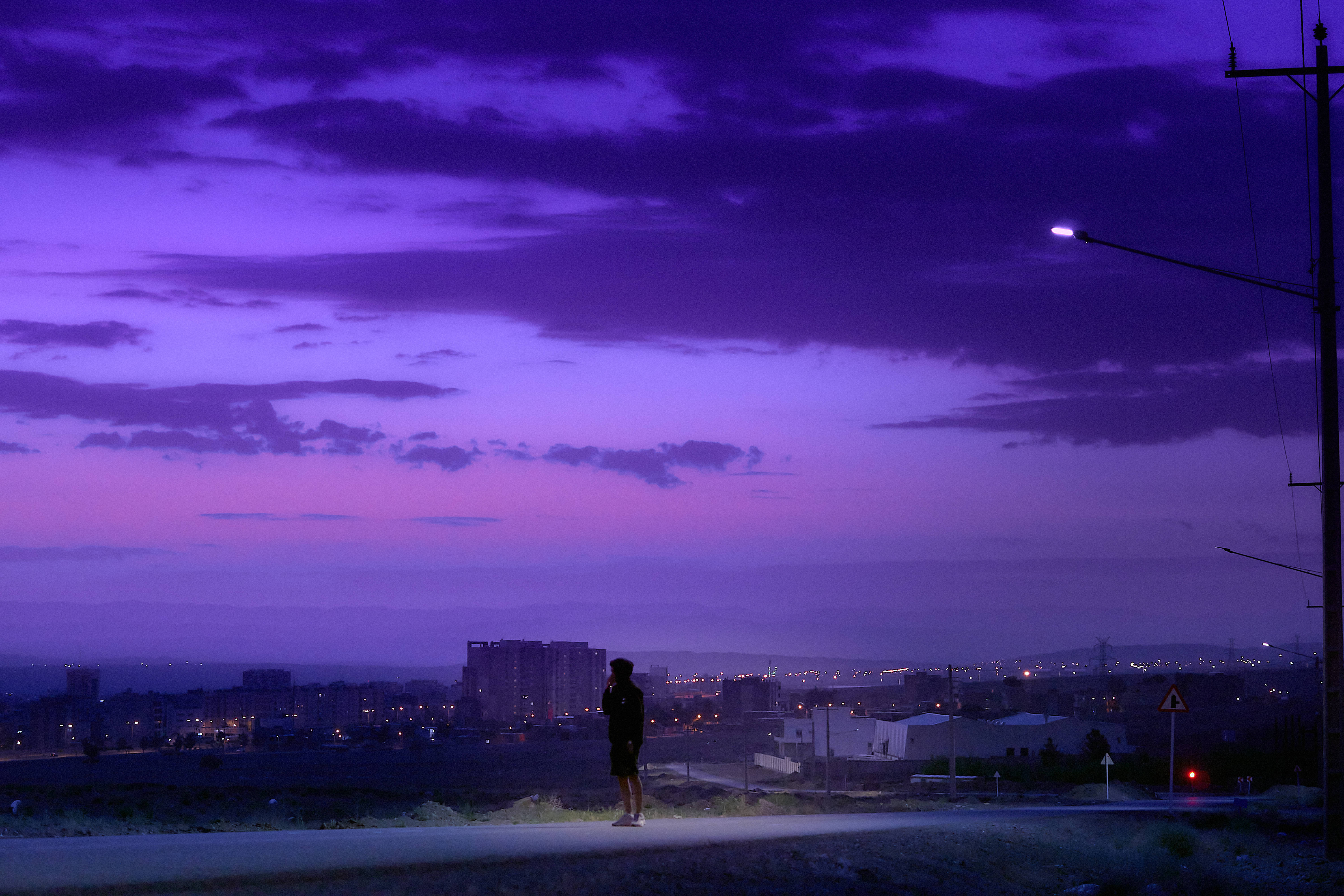 Estética púrpura neón del cielo nocturno Fondos de pantalla
