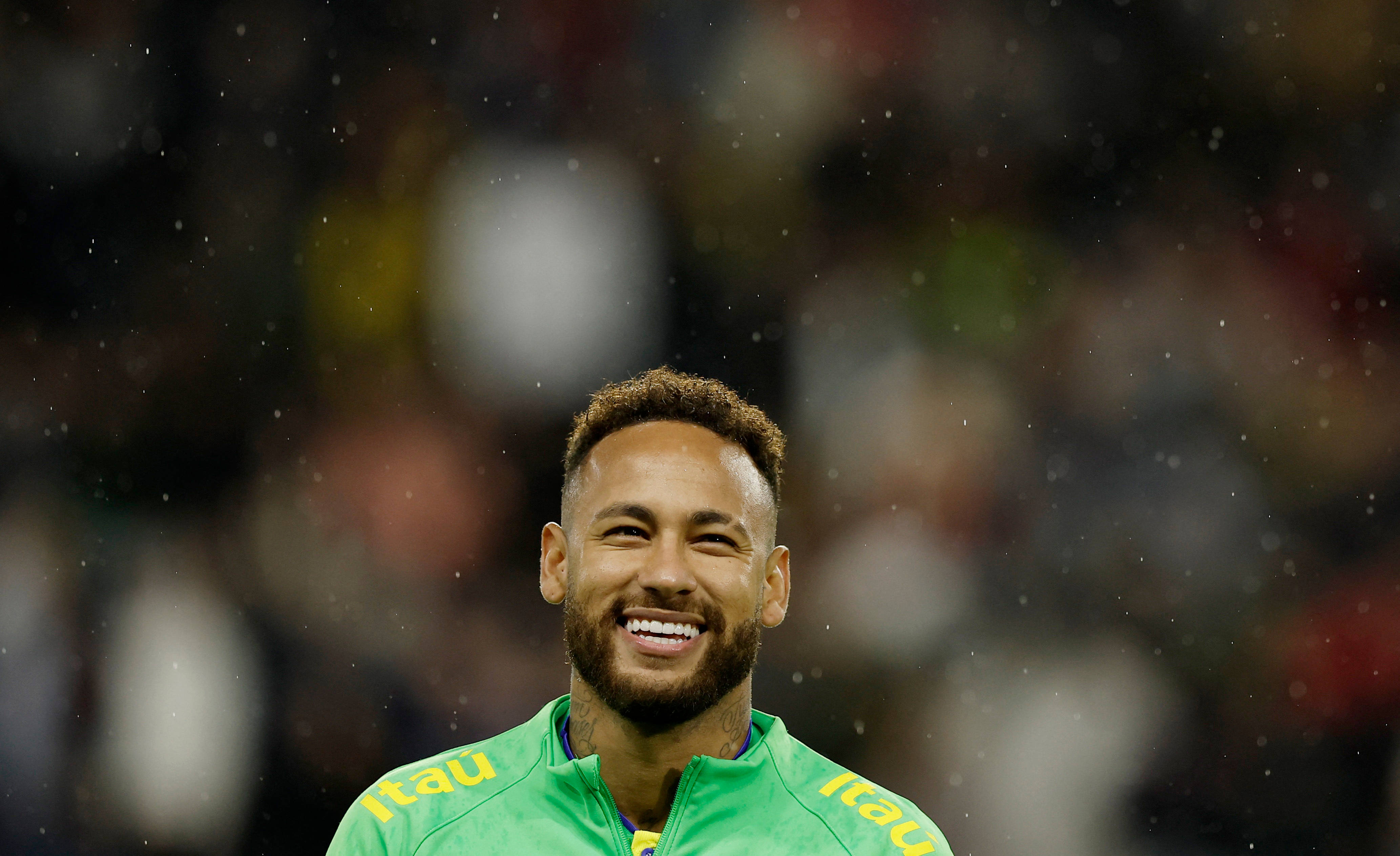 Estrella Dinámica del Fútbol - Neymar Jr. Feliz y Genial Fondos de pantalla