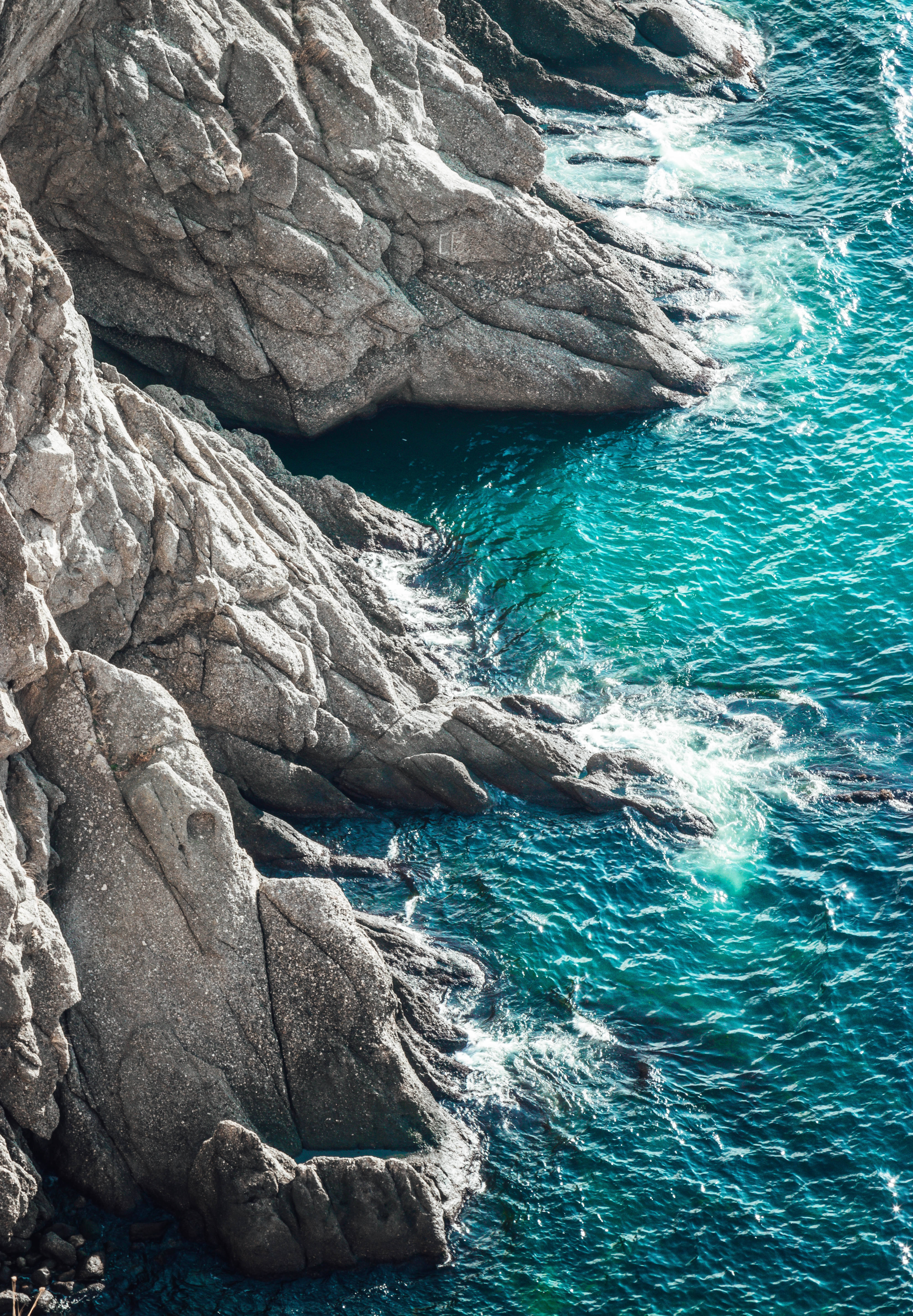 Estructura rocosa y olas Fondos de pantalla