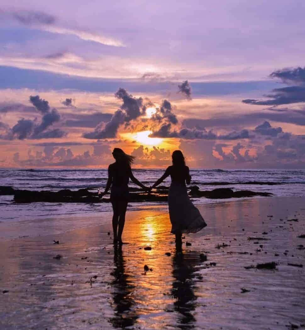 "Experimenta la belleza de una impresionante puesta de sol en la playa" Fondos de pantalla
