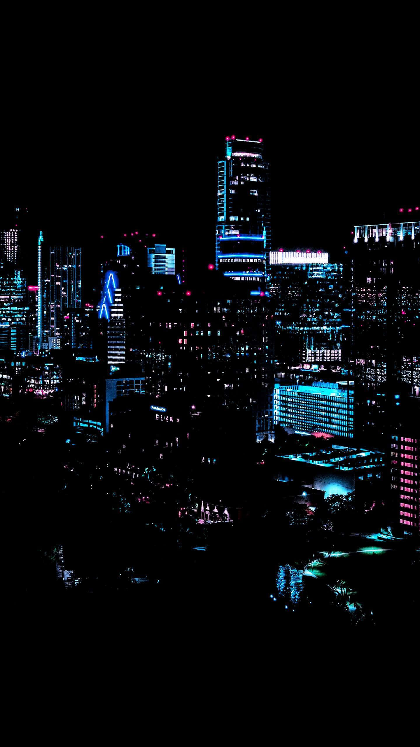 Explora las vibrantes y luminosas calles de Neon City Fondos de pantalla