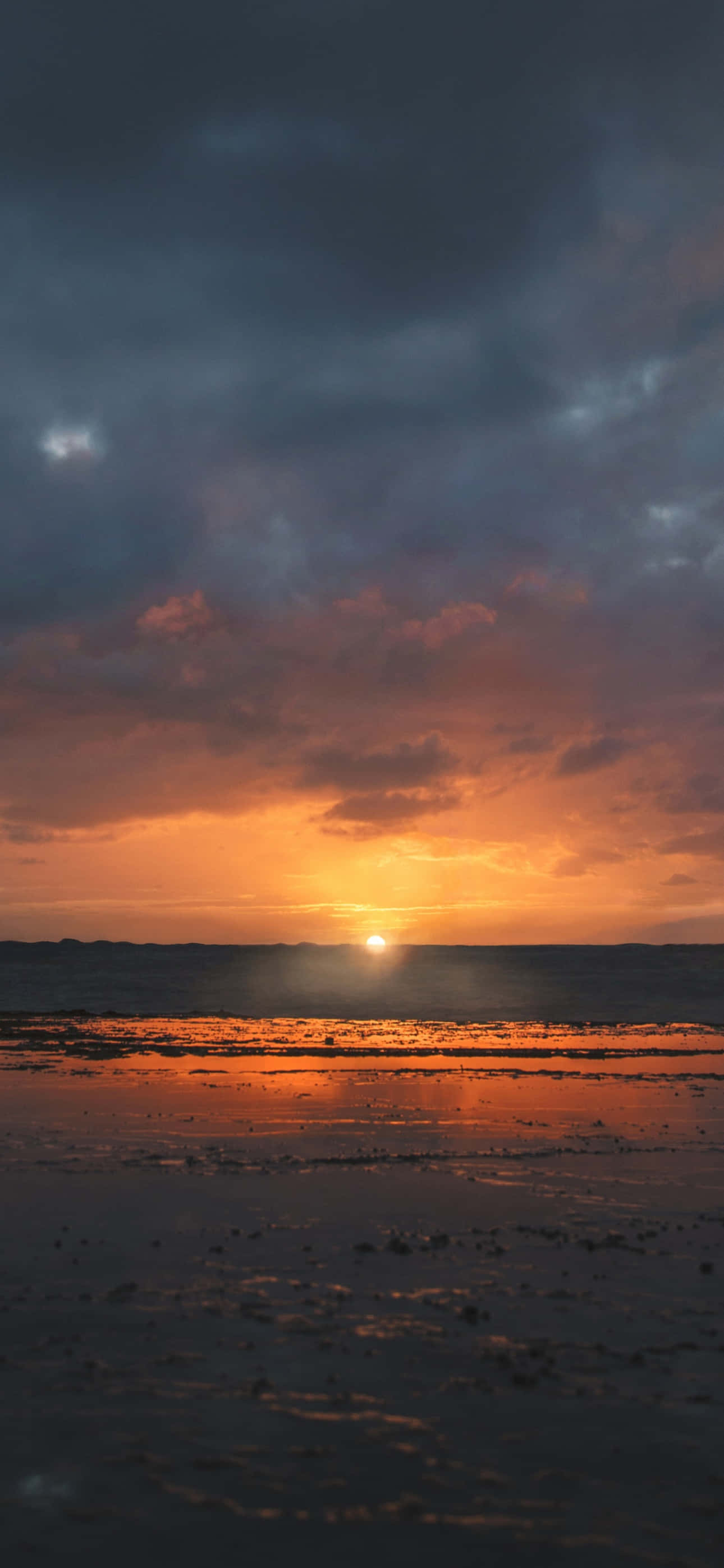 Exquisito Atardecer que Muestra un Caleidoscopio de Colores Fondos de pantalla