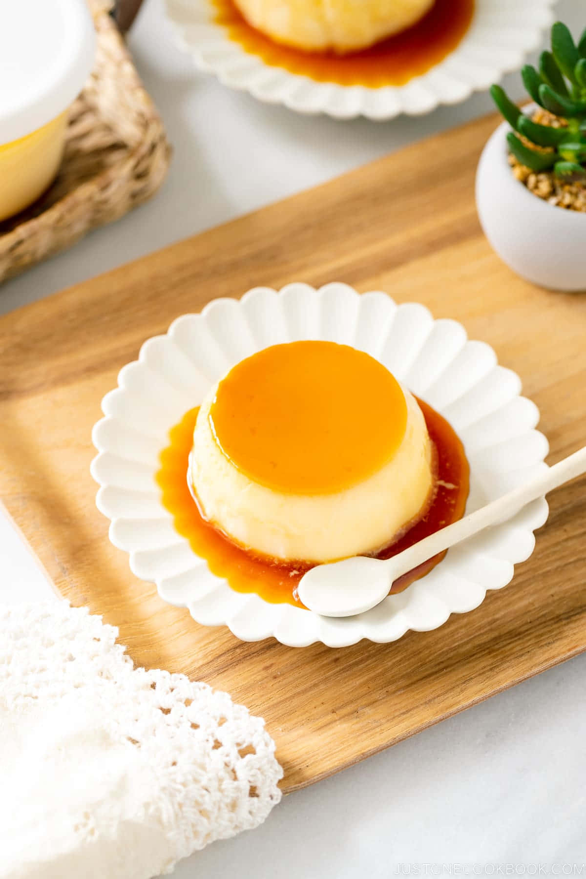 Exquisitos Dulces Japoneses en un Plato Fondos de pantalla