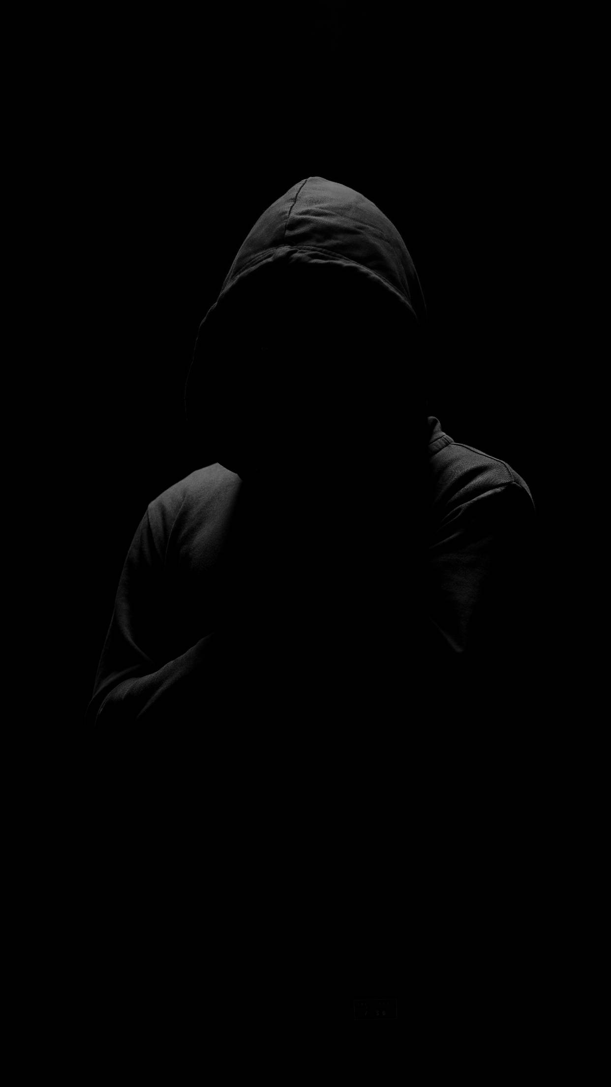Figura encapuchada en iPhone 6 Plus negro Fondos de pantalla