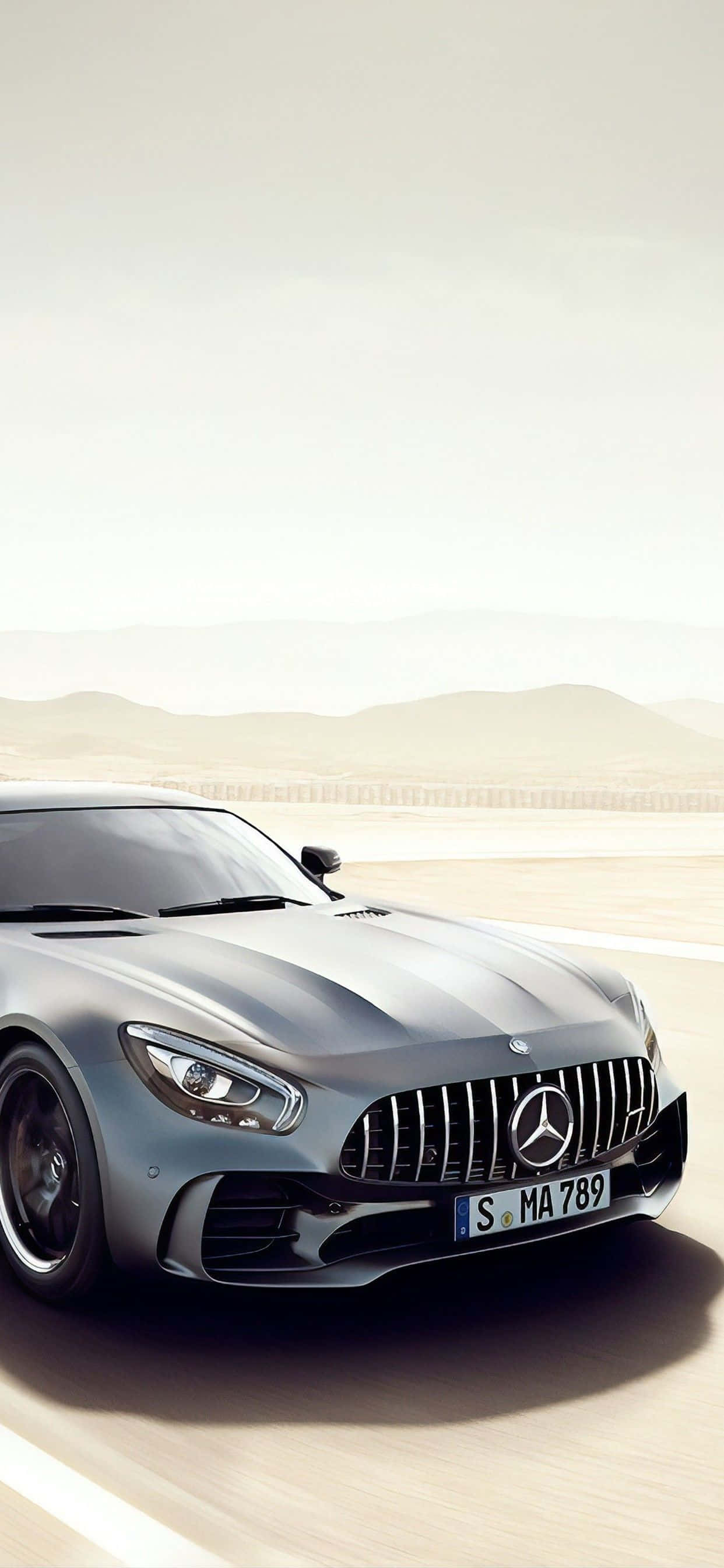 Fondo Android Amg Gt-r gris con silueta de montaña Fondos de pantalla