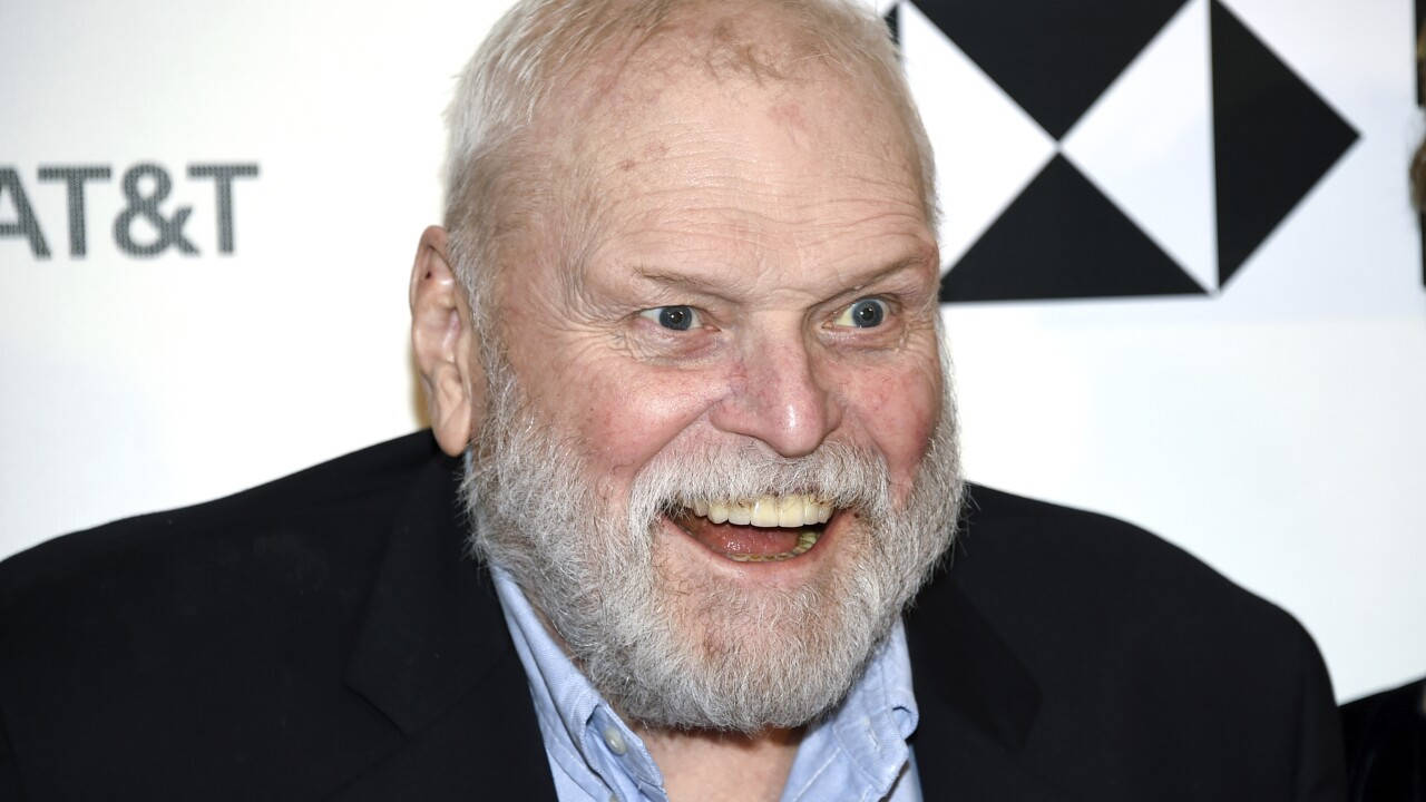 Fondo de Brian Dennehy Riendo en Blanco y Negro Fondos de pantalla