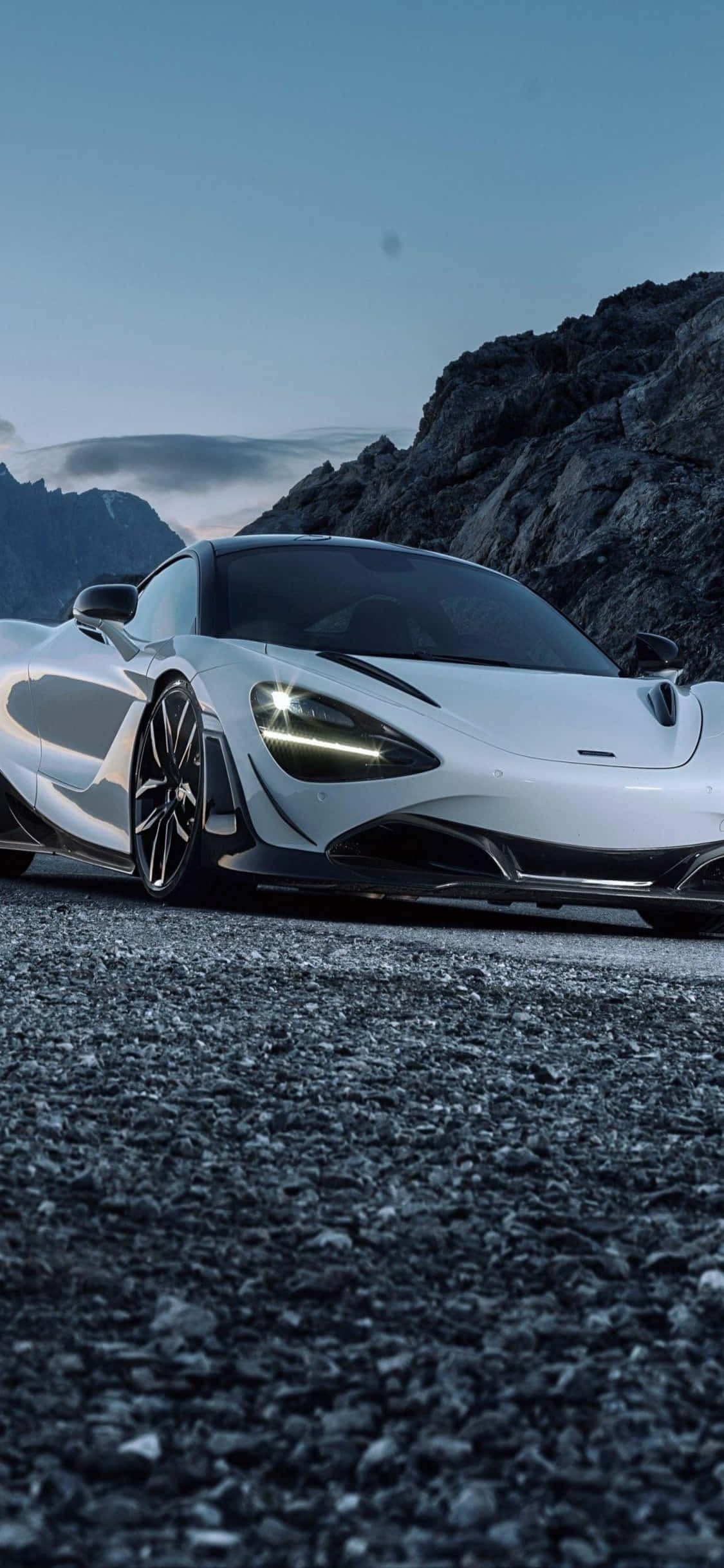 Fondo de carretera de montaña para iPhone X con McLaren 720S Fondos de pantalla