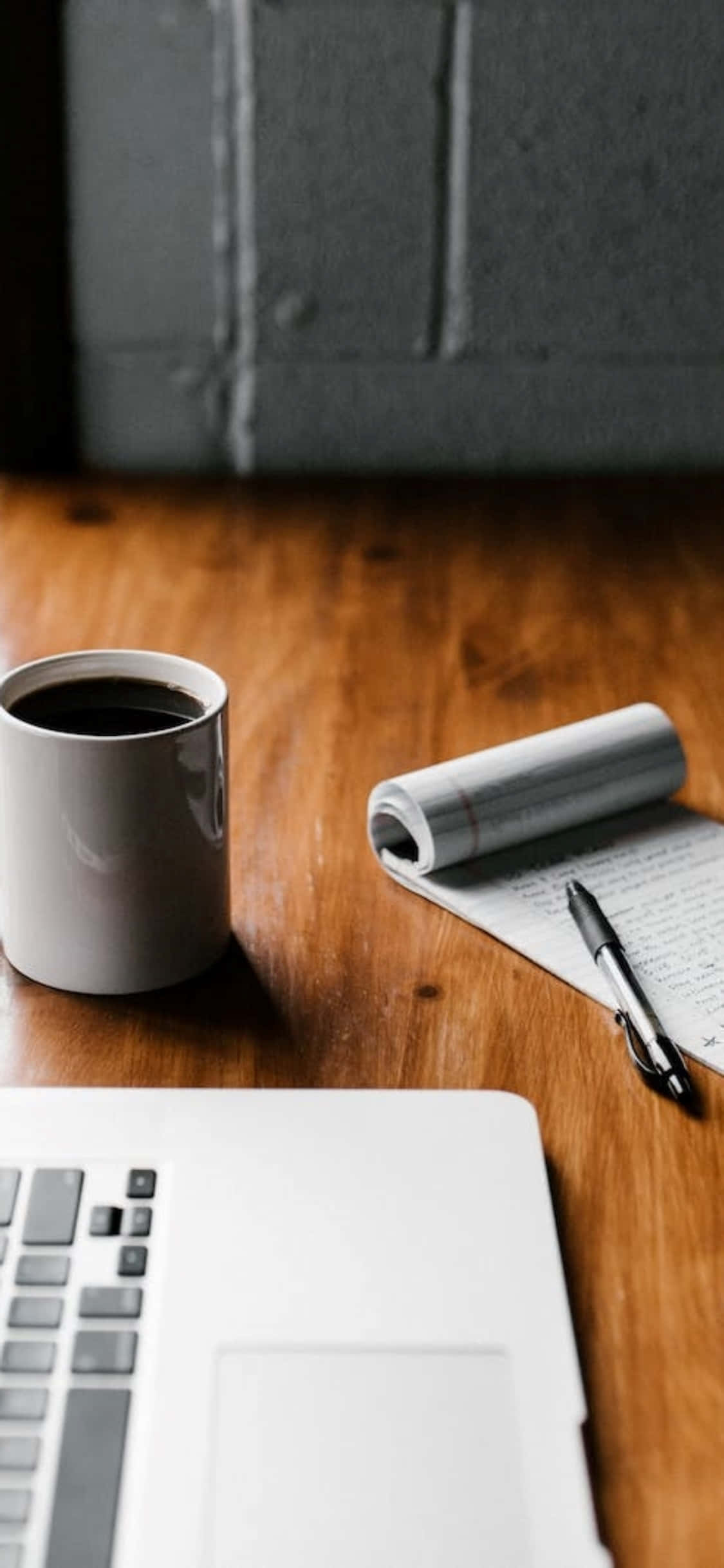 Fondo de Escritorio para iPhone X con Taza de Café, Bloc de Notas y Laptop Fondos de pantalla