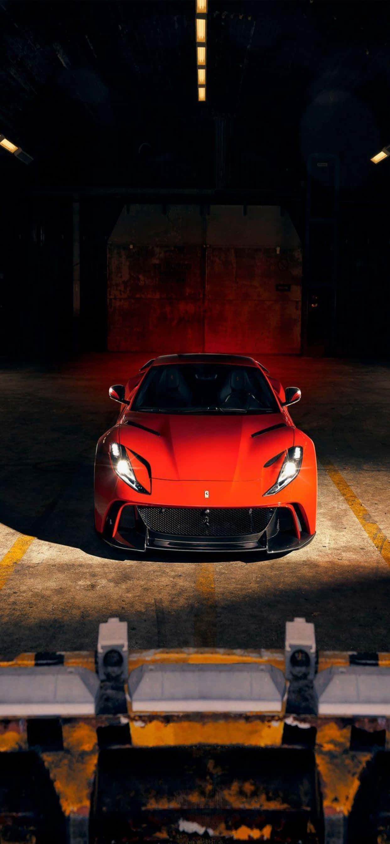Fondo de Ferrari para iPhone XS Max: Ferrari 812 Superfast Rojo en un Almacén Fondos de pantalla
