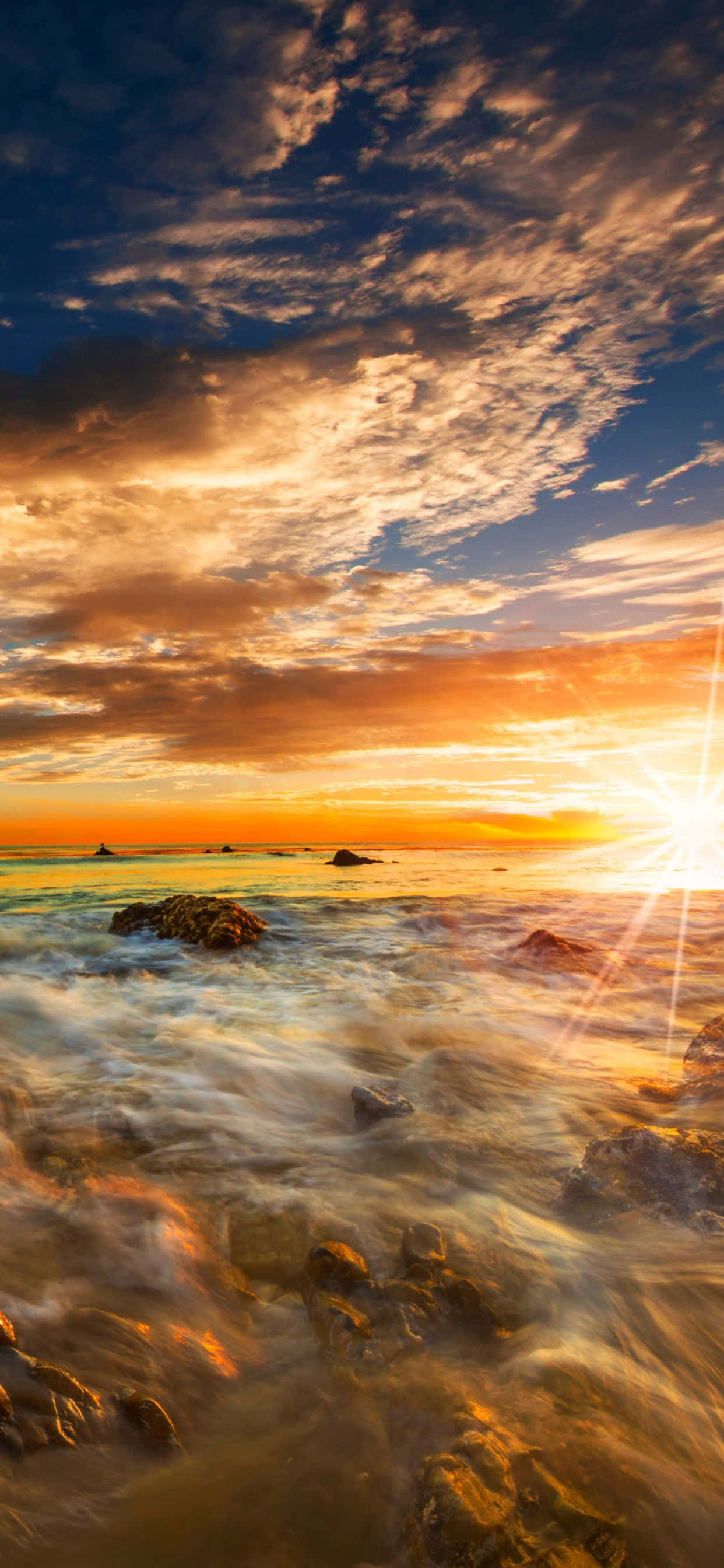Fondo de iPhone Xs Max con atardecer en Malibu junto a las olas Fondos de pantalla