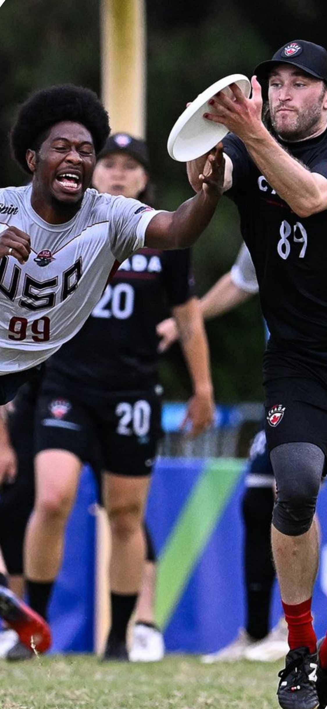 Fondo de iPhone X de ultimate frisbee corriendo Fondos de pantalla