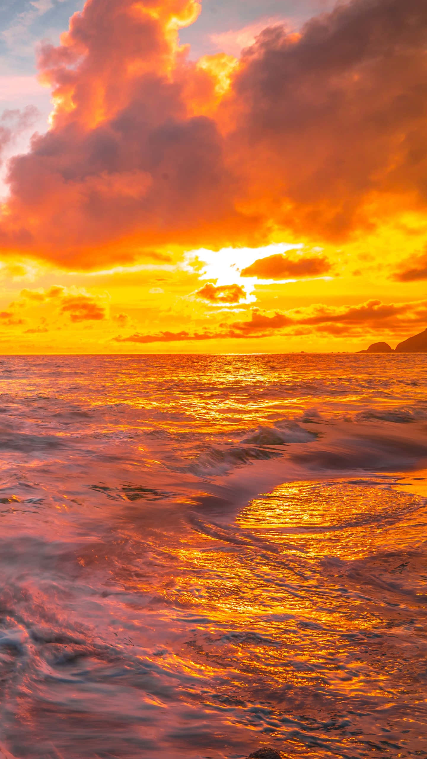 Fondo de iPhone X Malibu con Atardecer Nublado Fondos de pantalla