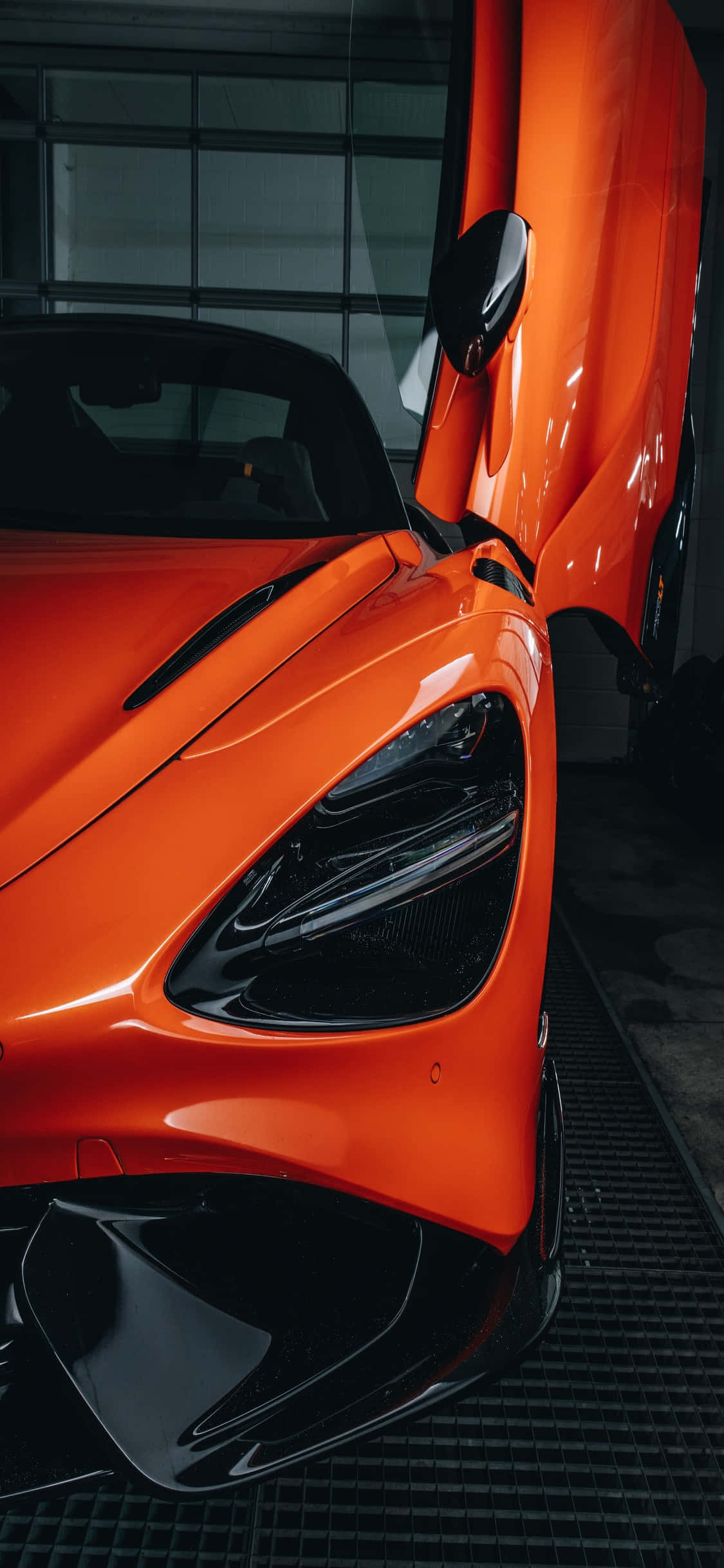 Fondo de McLaren 720s naranja con puerta abierta para iPhone X Fondos de pantalla