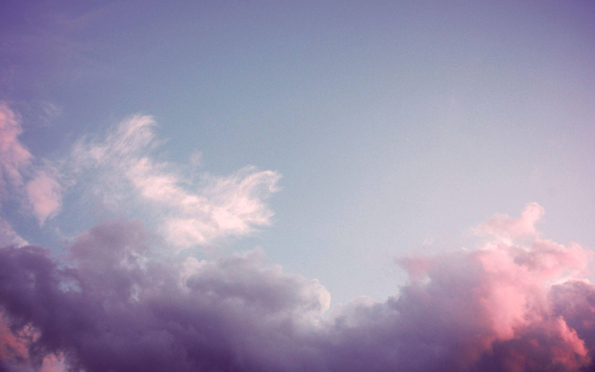 Fondo de pantalla estético de cielo nublado para laptop