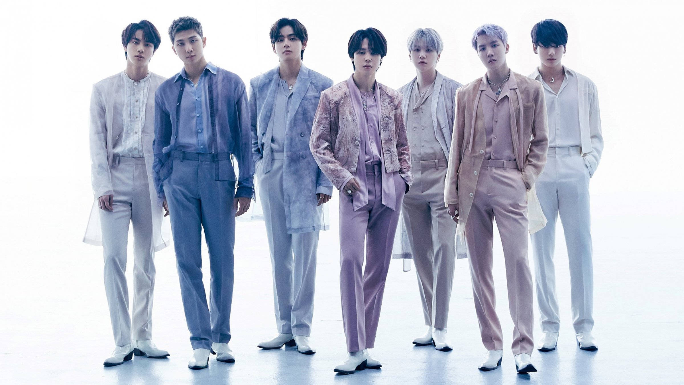 Fondo de Pantalla para Escritorio de BTS con Trajes Coloridos Fondos de pantalla