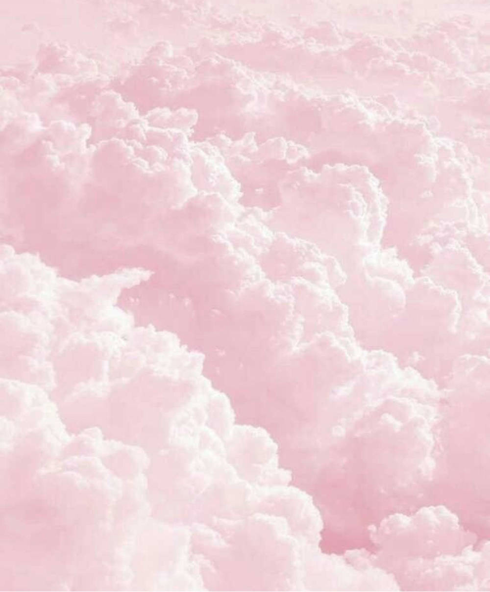Fondo de pantalla pastel soñador para iPad con nubes rosas espesas Fondos de pantalla