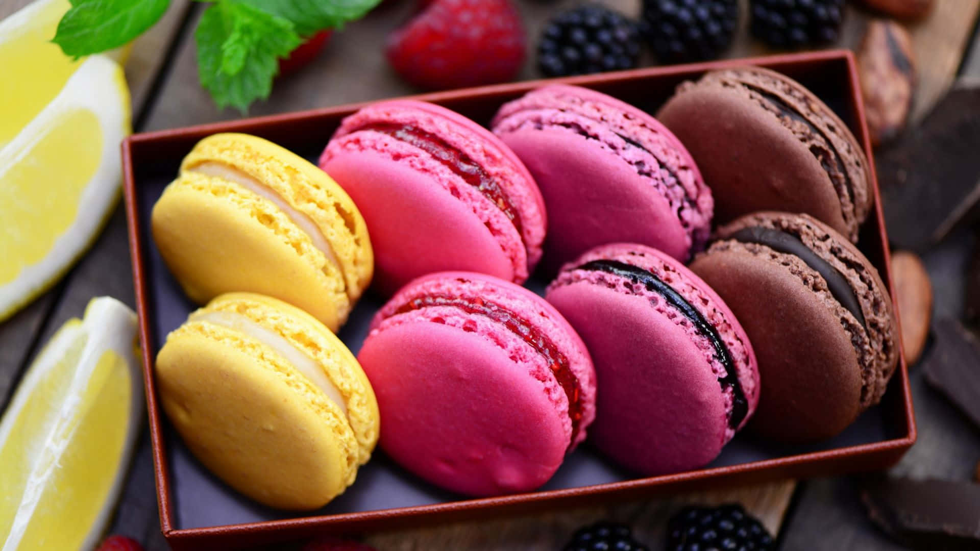 Fondo de Postres 1920x1080 Macarons en Caja Fondos de pantalla