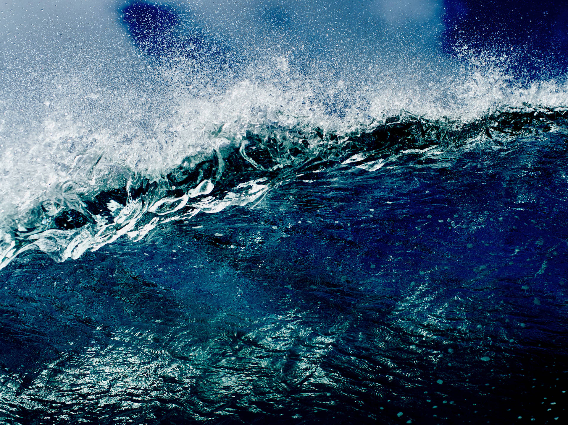 Fondo de pantalla estético de iPad con olas furiosas