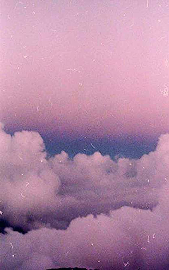 Fondo estético de nubes de algodón en lavanda púrpura pastel Fondos de pantalla