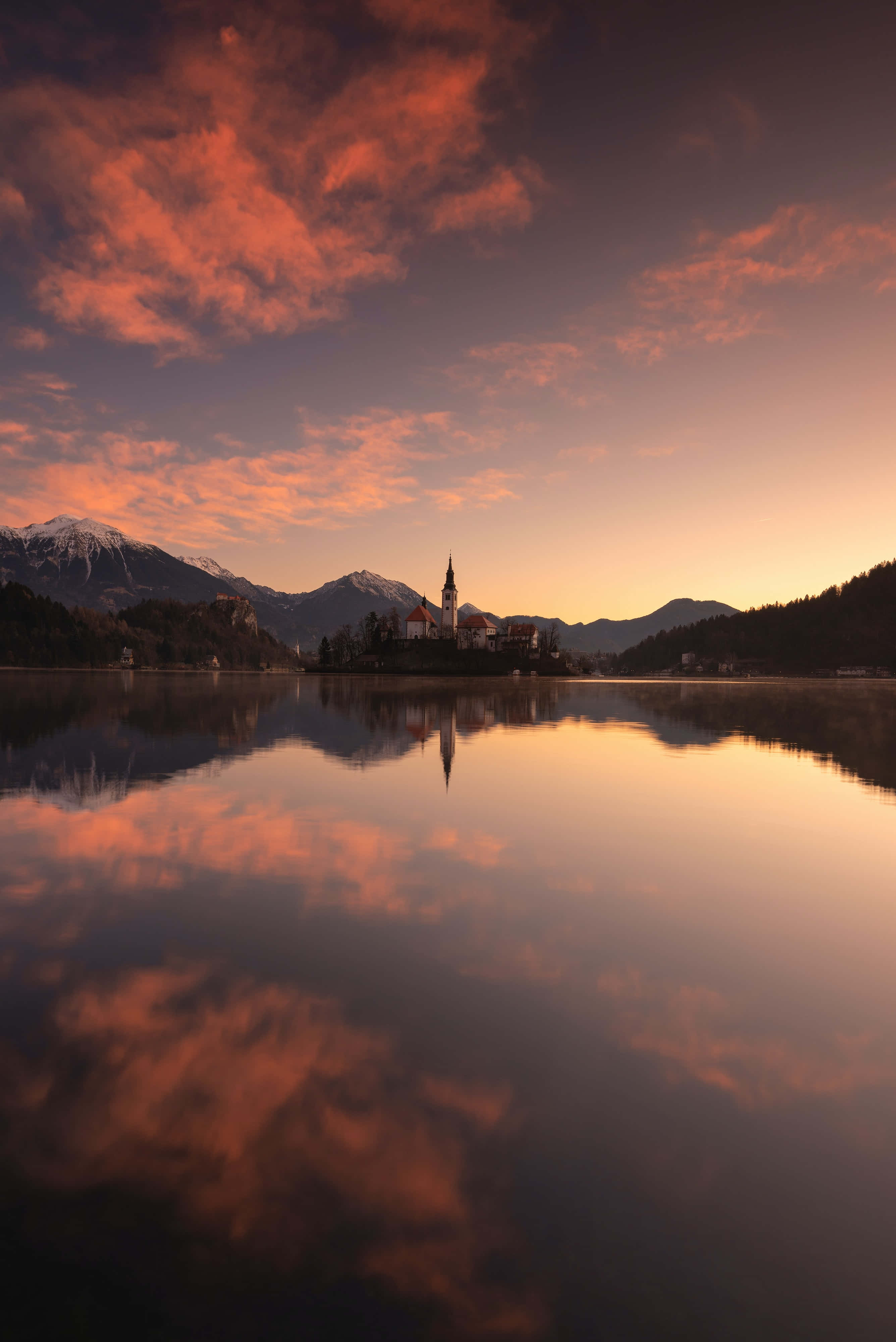 Fondo Impresionante del Lago Bled de Noche para iPhone Fondos de pantalla