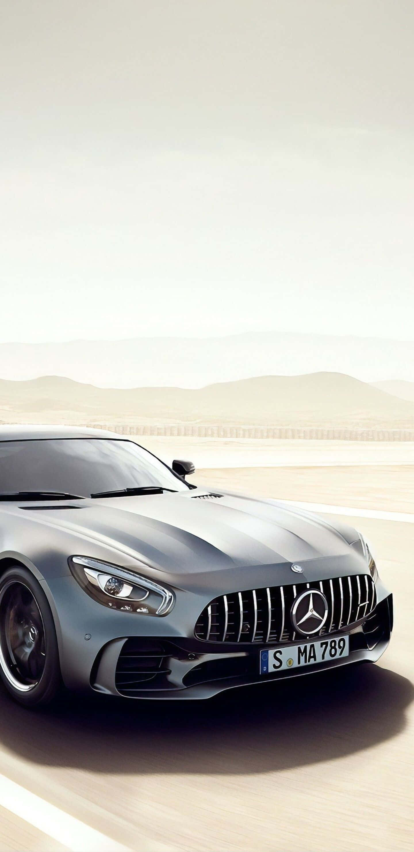 Fondo Plateado de Mercedes en Carretera Desértica para Pixel 3XL AMG GT-R Fondos de pantalla