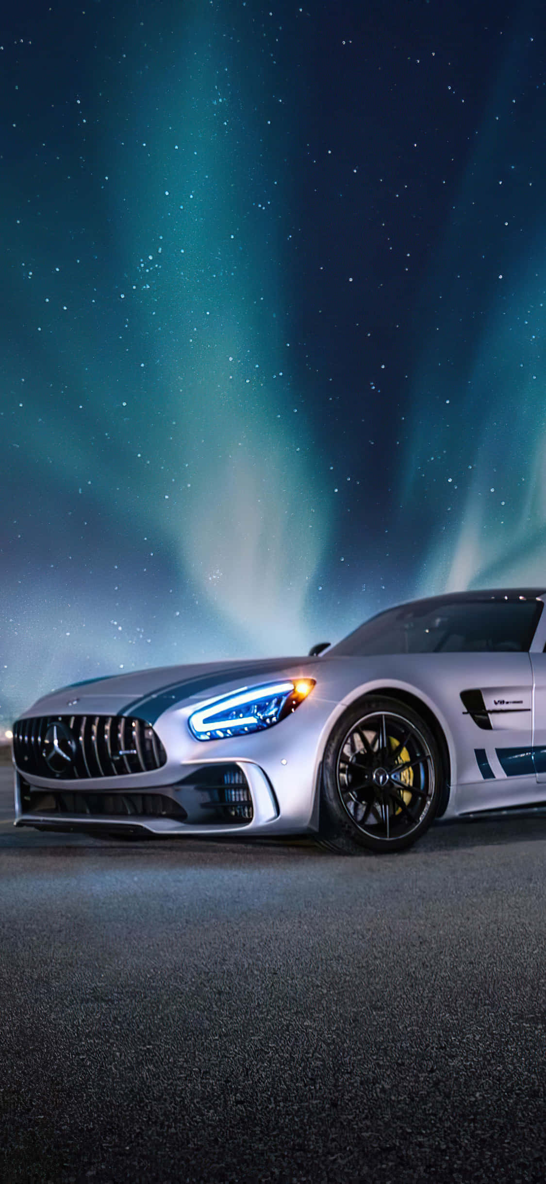 Fondo Plateado de iPhone Xs Mercedes Amg con Auroras Boreales Fondos de pantalla